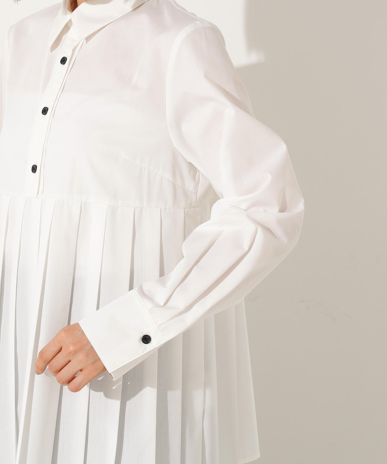 プリーツペプラムブラウス