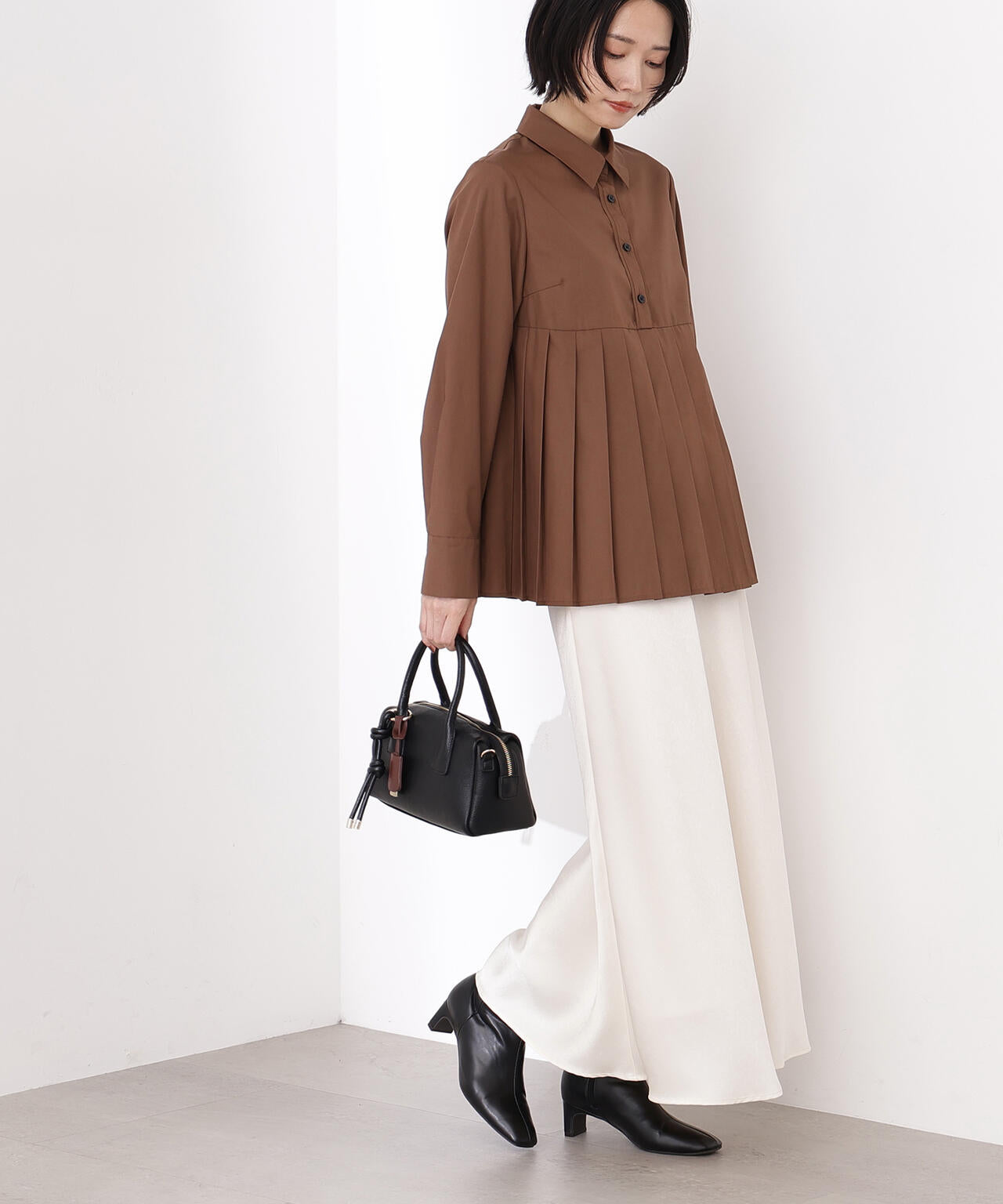 プリーツペプラムブラウス