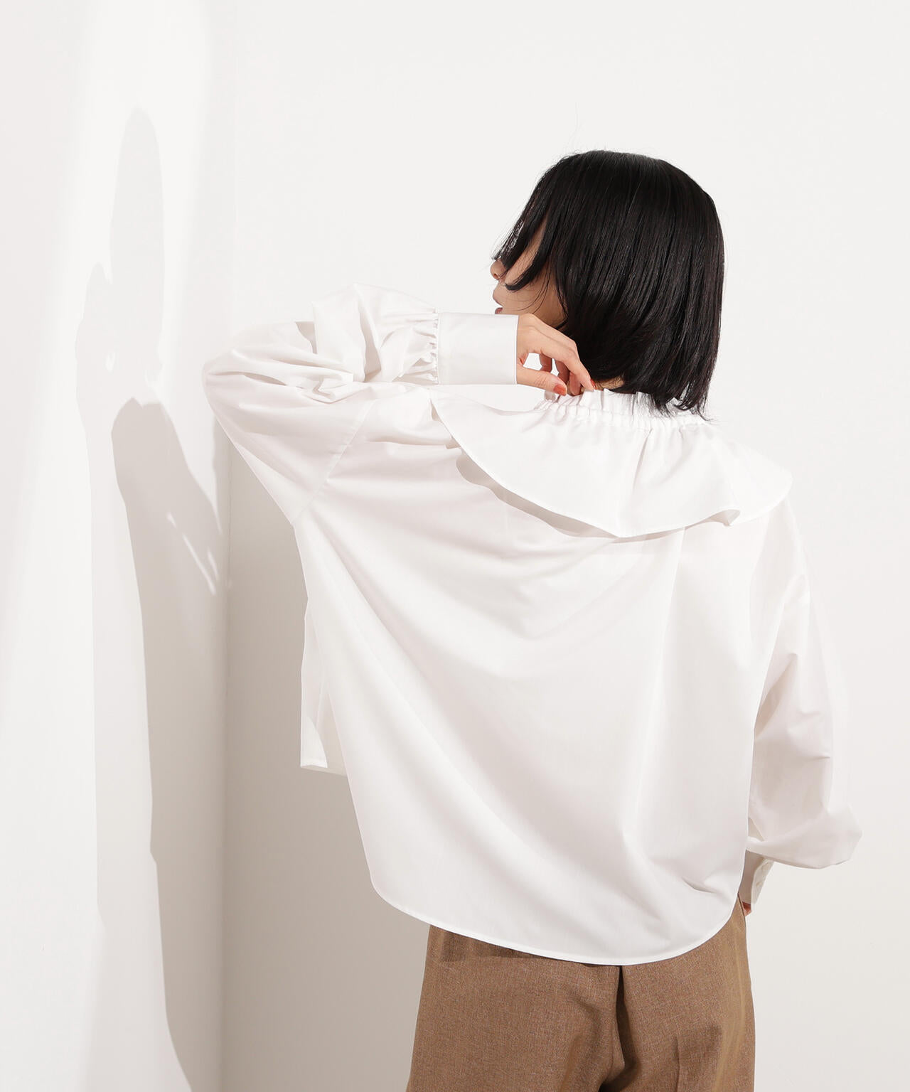 ダブルフリルネックブラウス