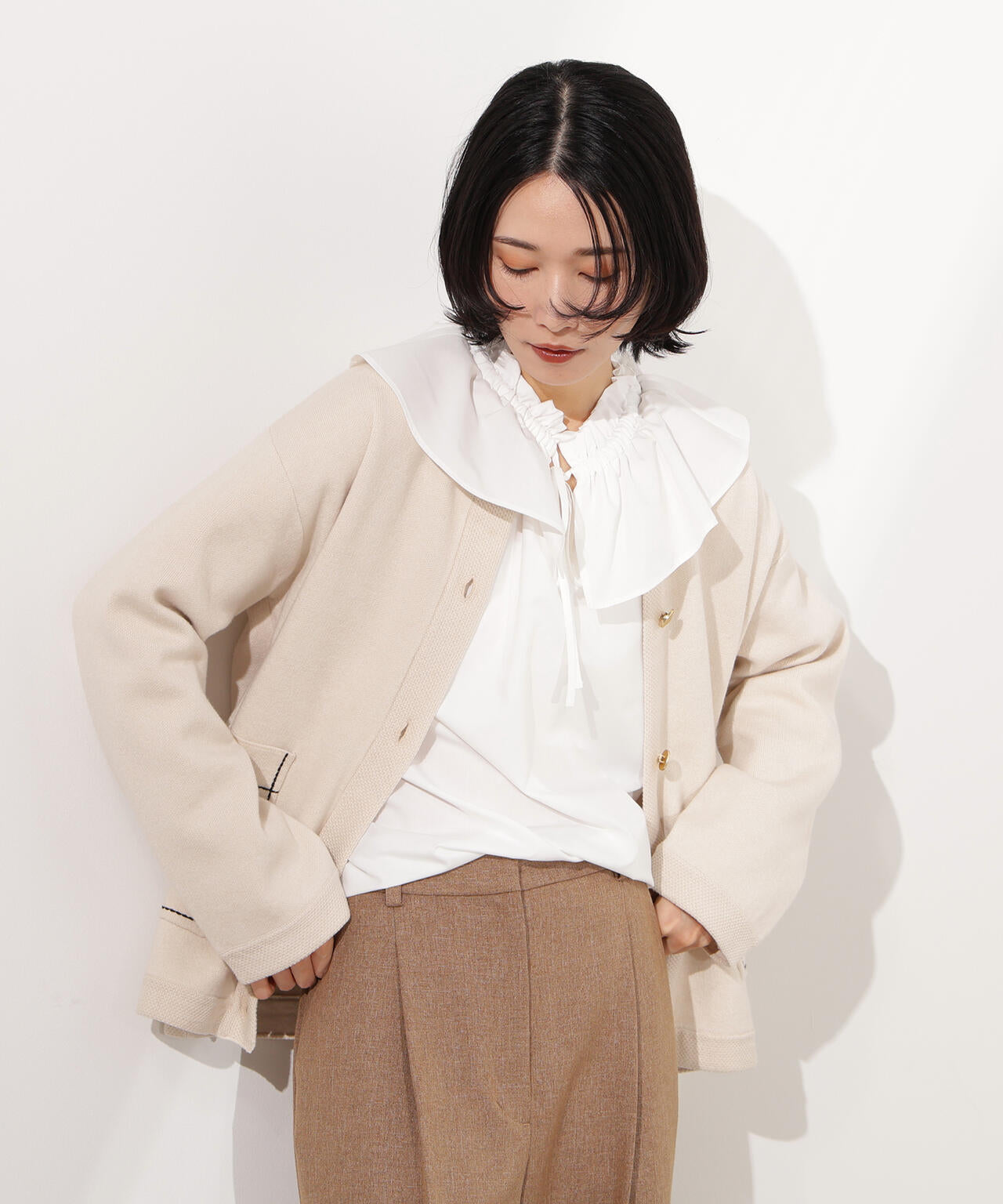ダブルフリルネックブラウス