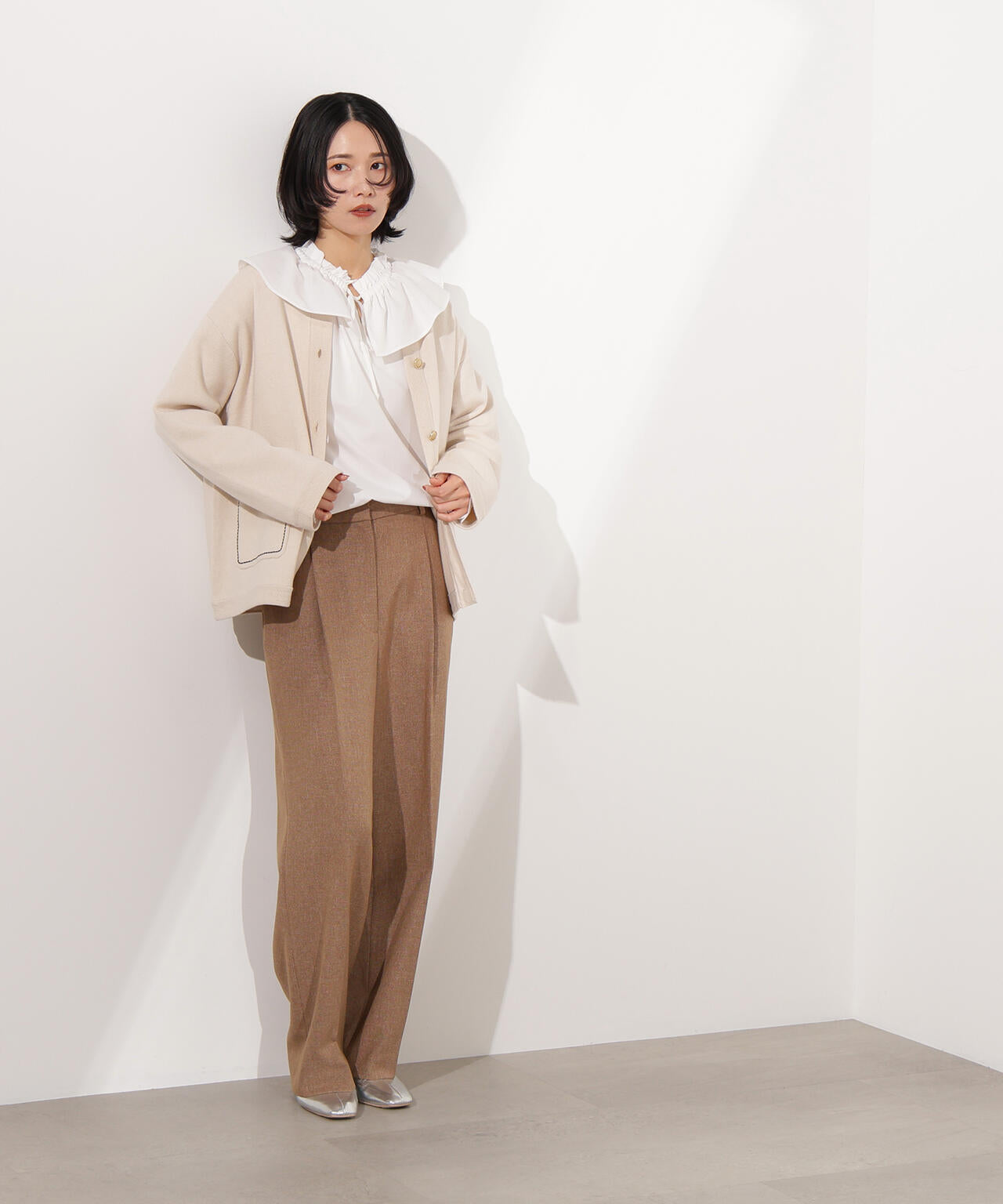 ダブルフリルネックブラウス