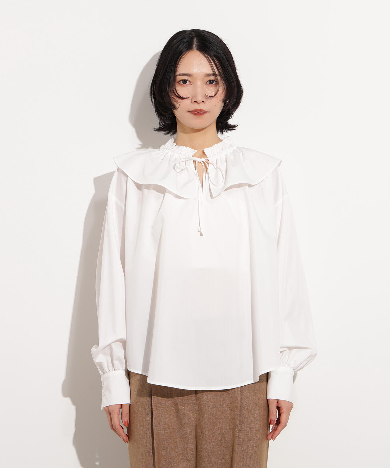 ダブルフリルネックブラウス
