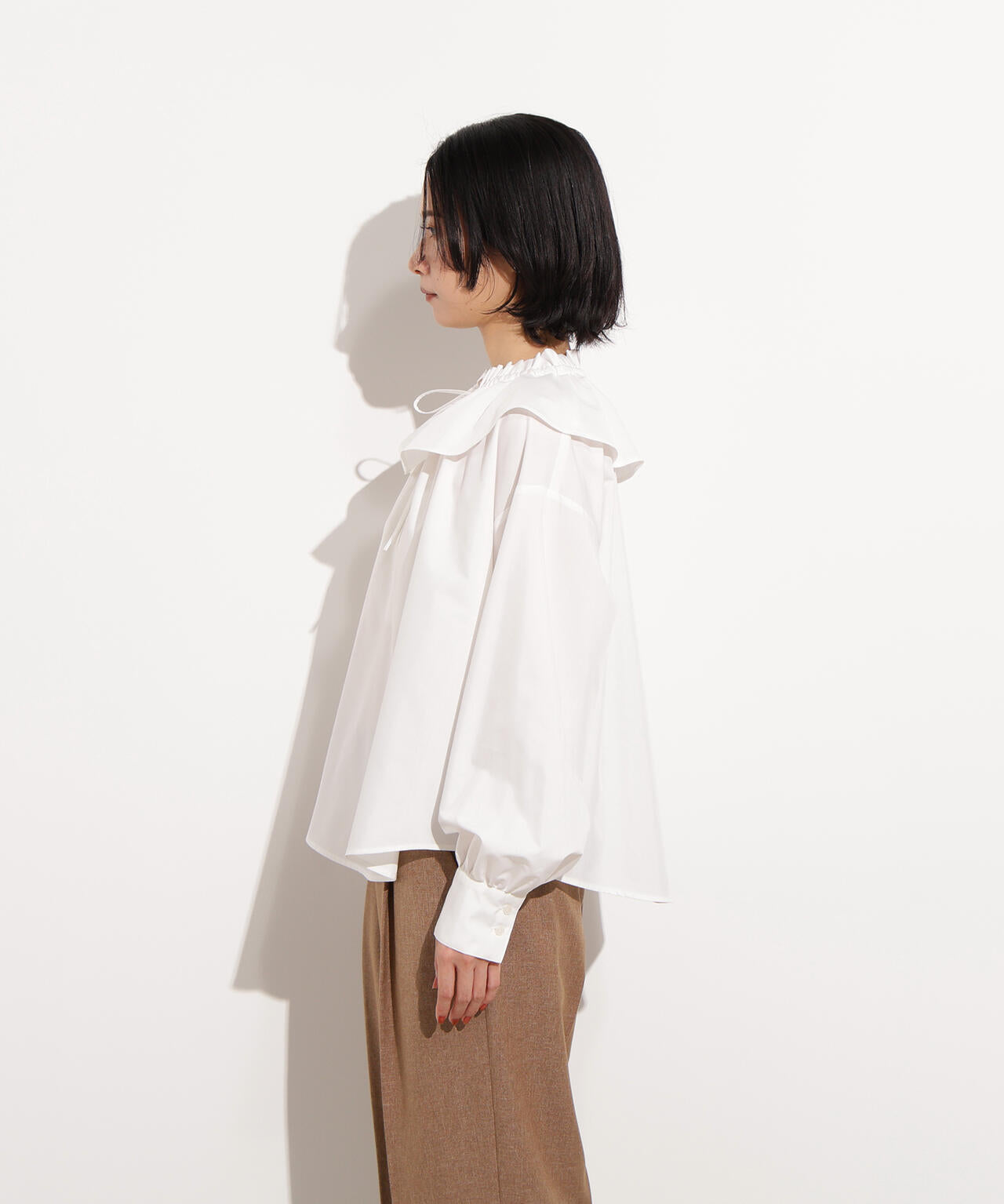 ダブルフリルネックブラウス