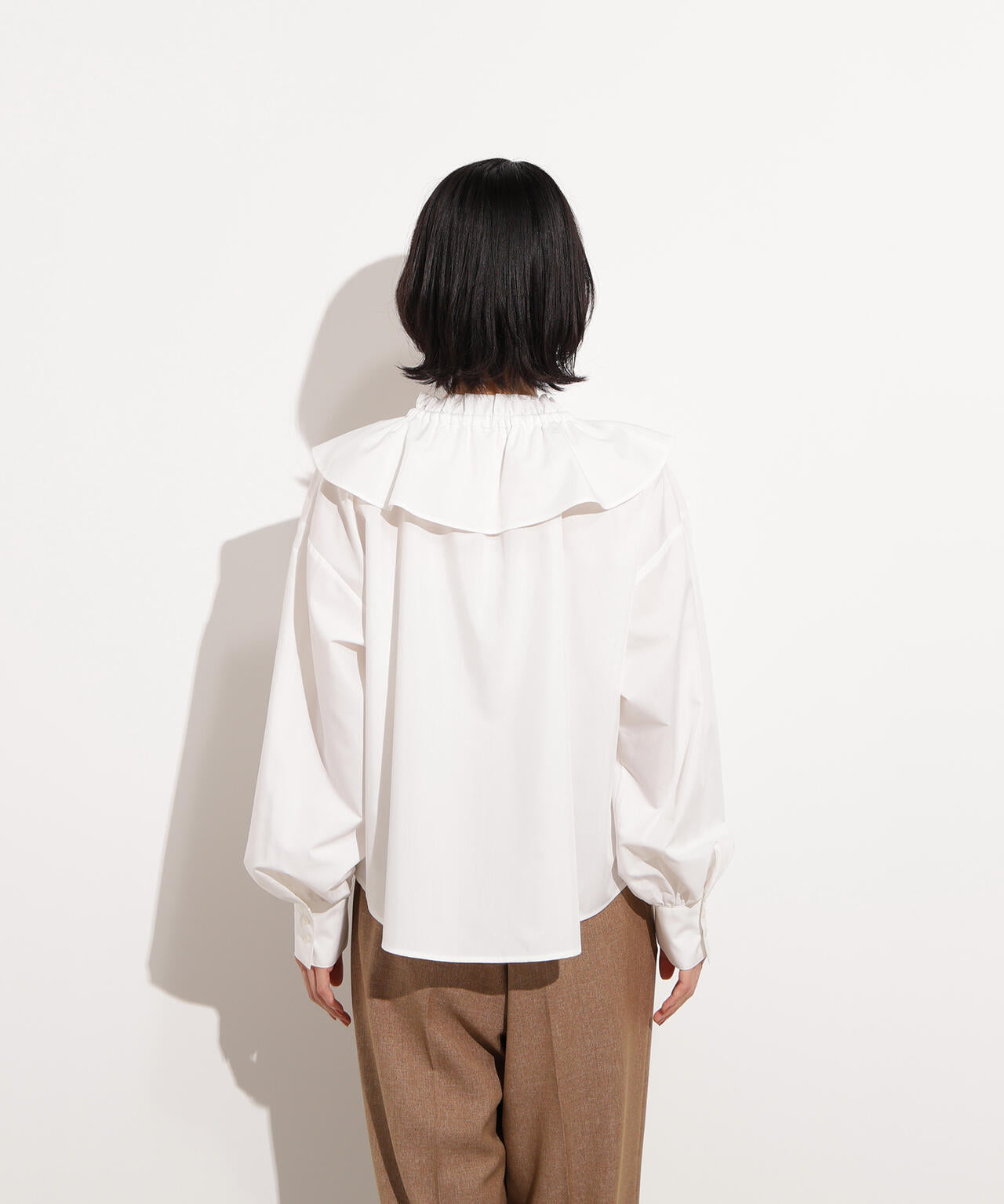 ダブルフリルネックブラウス