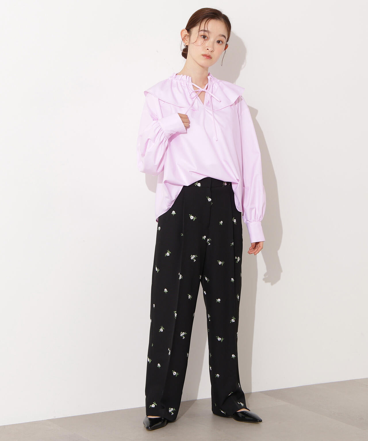 ダブルフリルネックブラウス