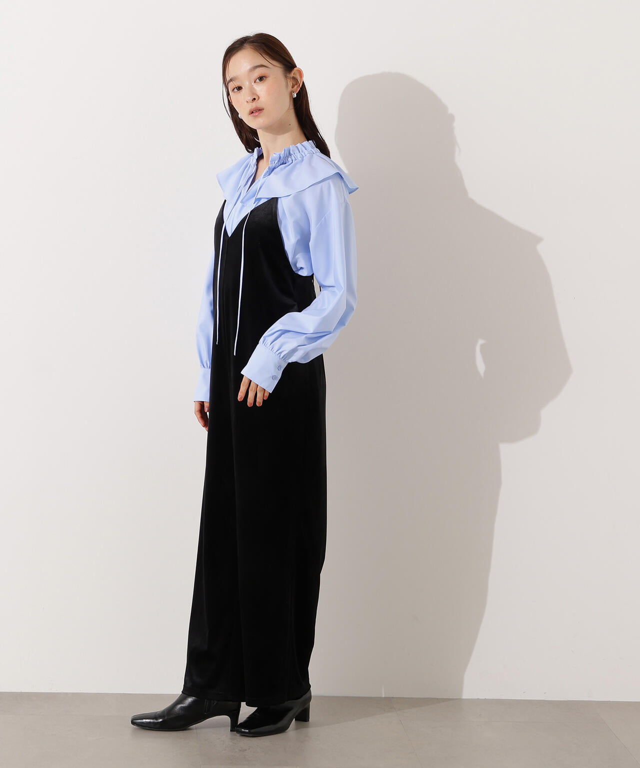 ダブルフリルネックブラウス