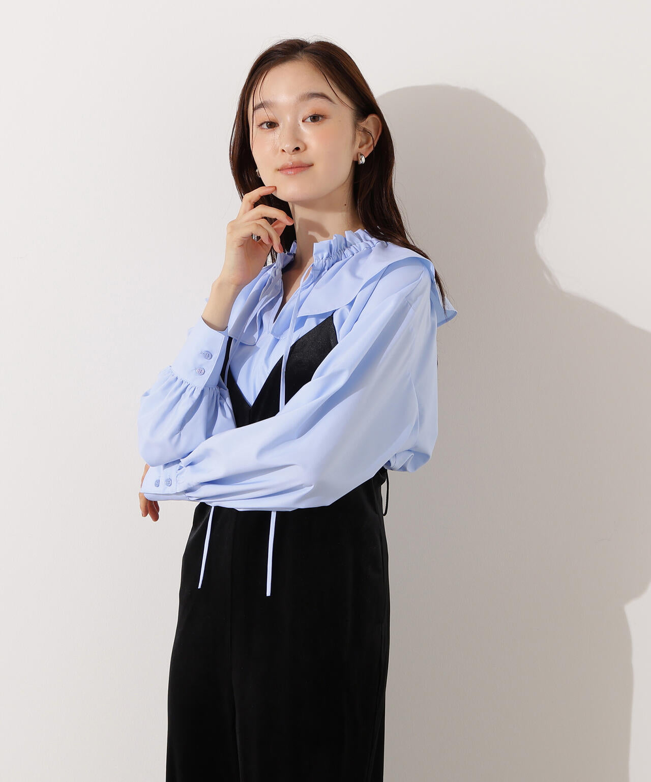 ダブルフリルネックブラウス