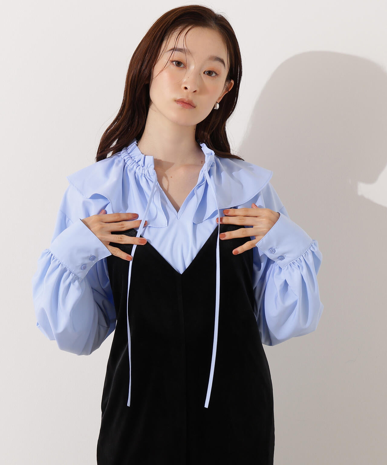 ダブルフリルネックブラウス
