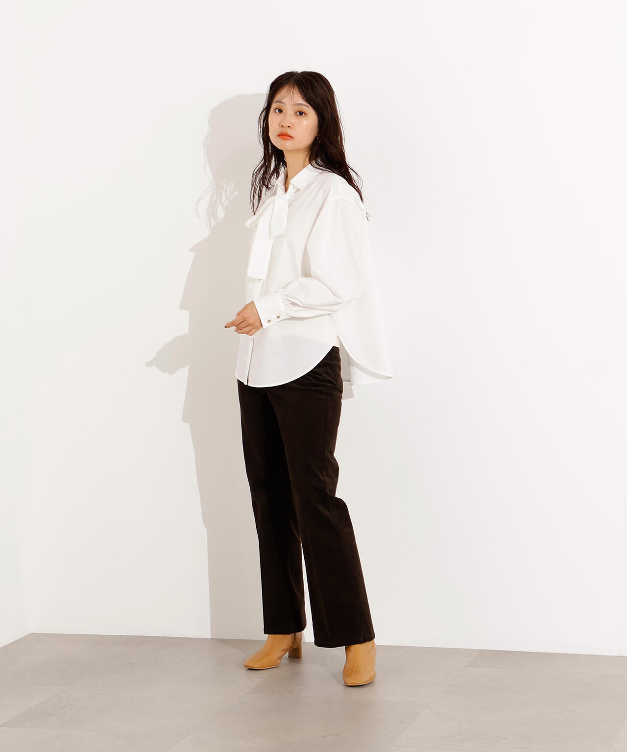 【小室安未さん着用】ゴールドボタン2wayリボンブラウス