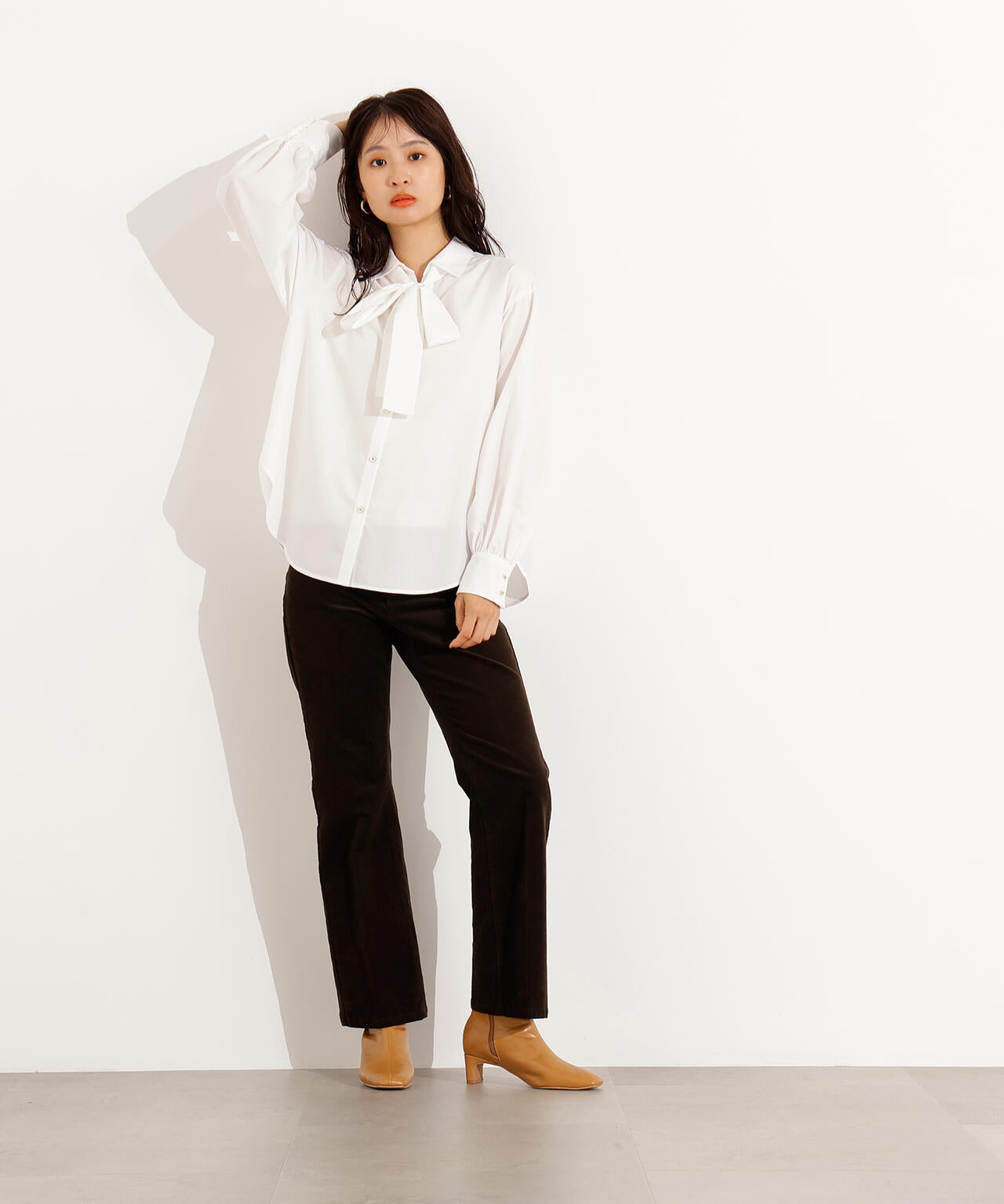 【小室安未さん着用】ゴールドボタン2wayリボンブラウス