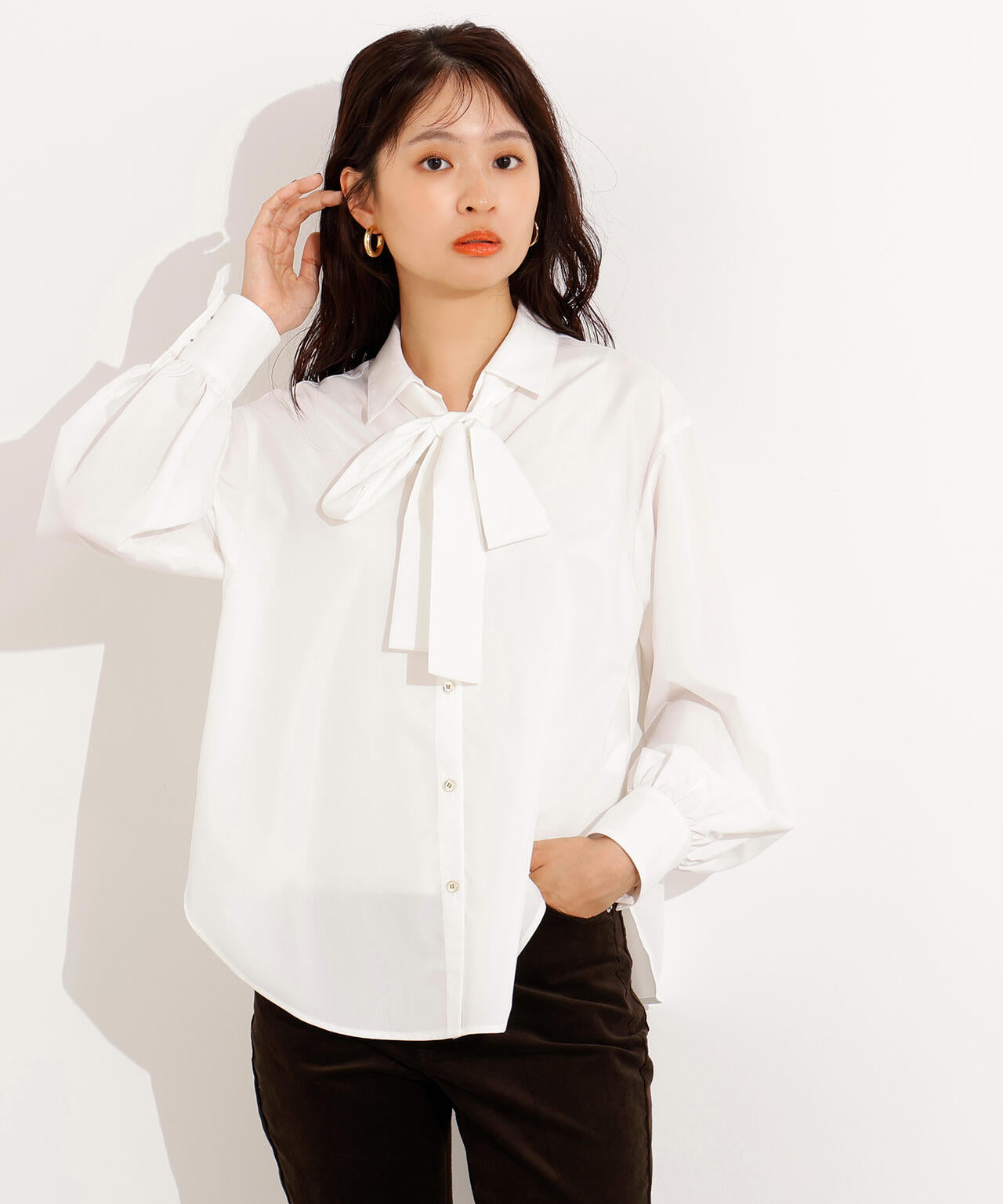 【小室安未さん着用】ゴールドボタン2wayリボンブラウス