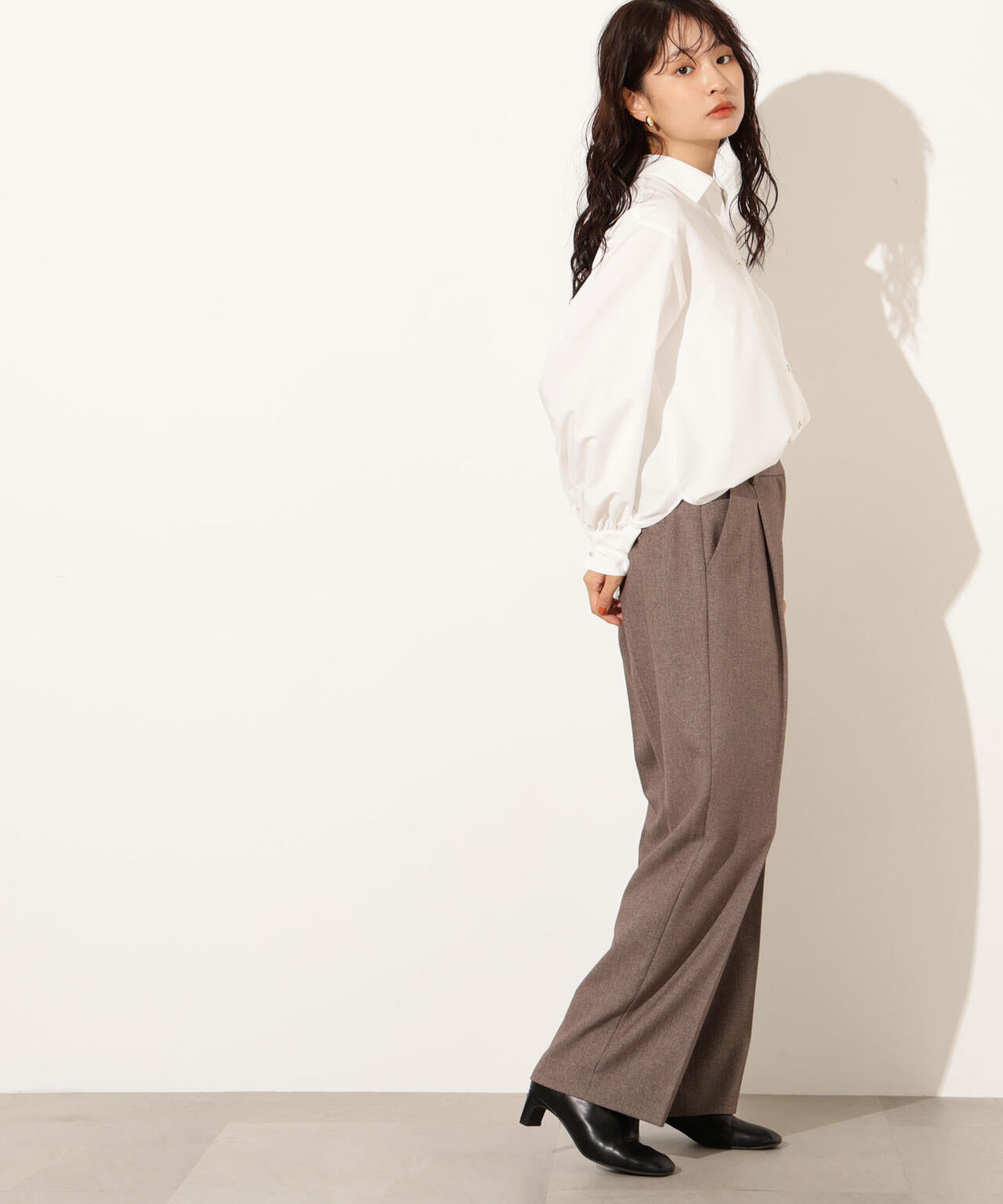 【小室安未さん着用】ゴールドボタン2wayリボンブラウス