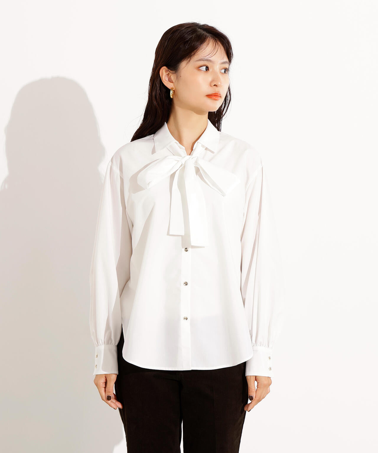 【小室安未さん着用】ゴールドボタン2wayリボンブラウス