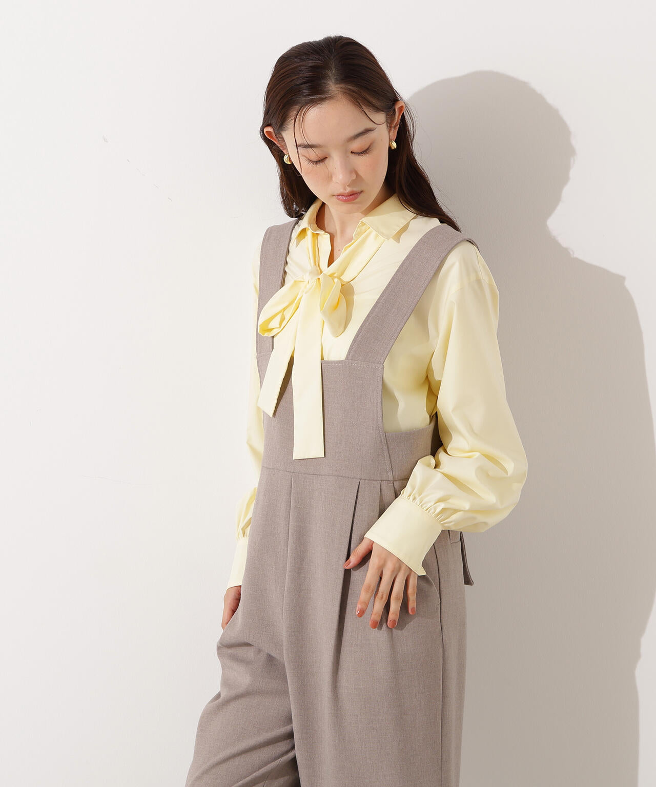 【小室安未さん着用】ゴールドボタン2wayリボンブラウス