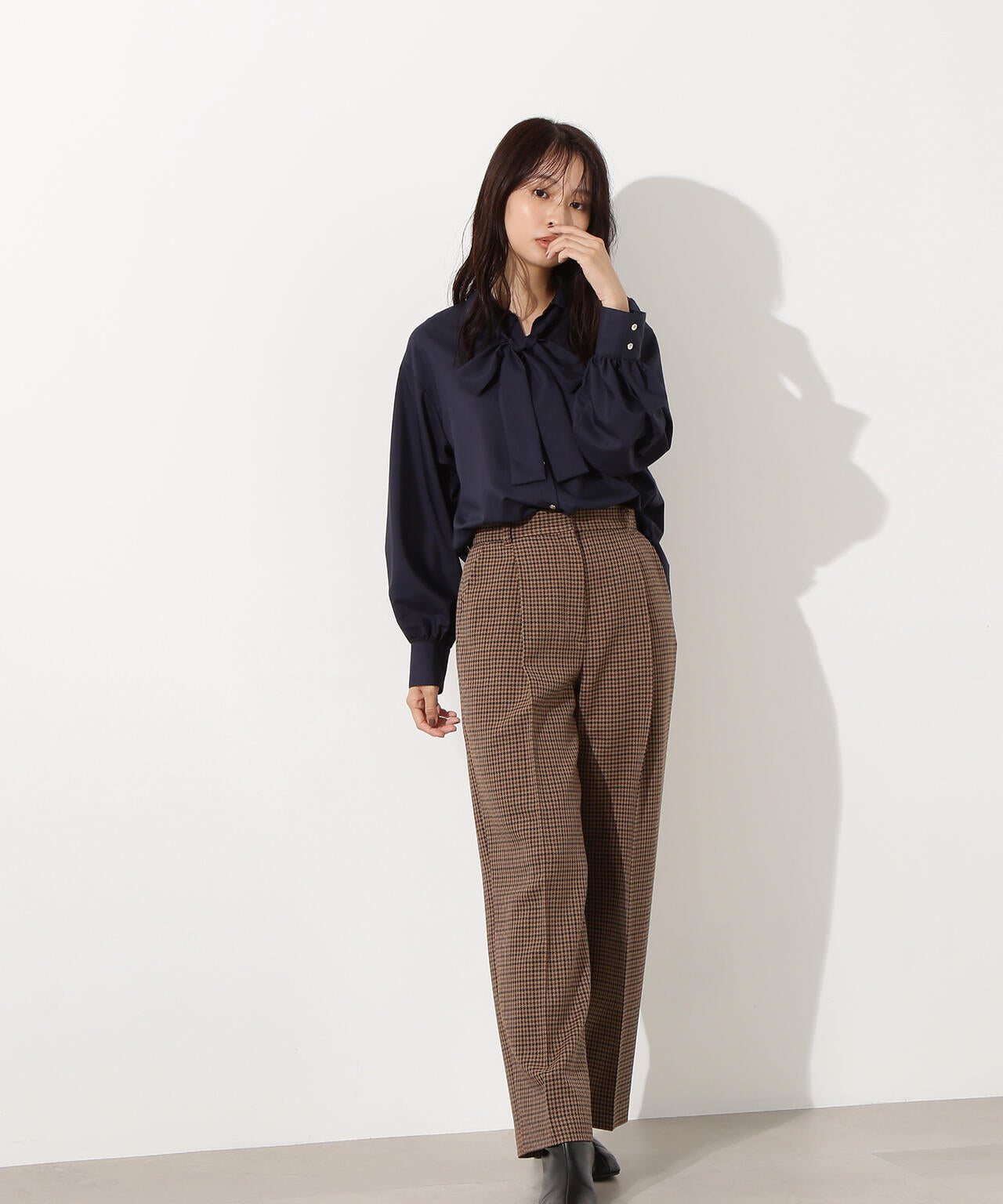 【小室安未さん着用】ゴールドボタン2wayリボンブラウス