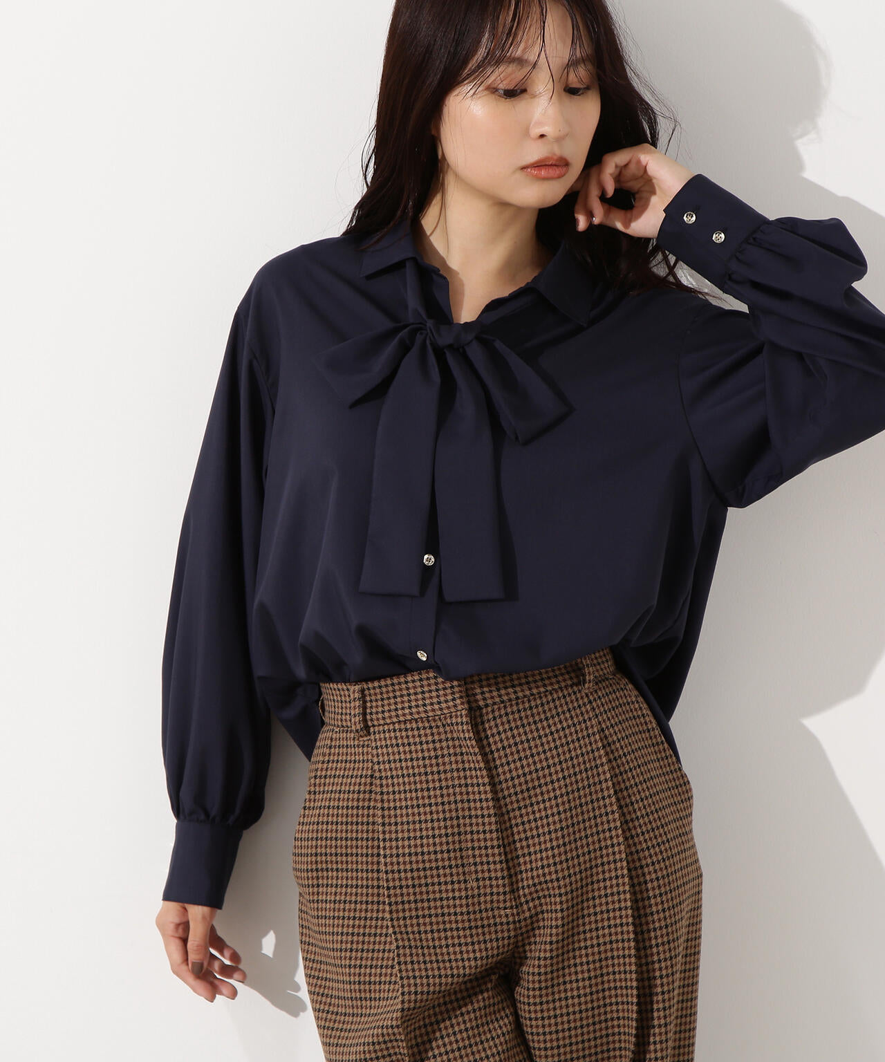 【小室安未さん着用】ゴールドボタン2wayリボンブラウス