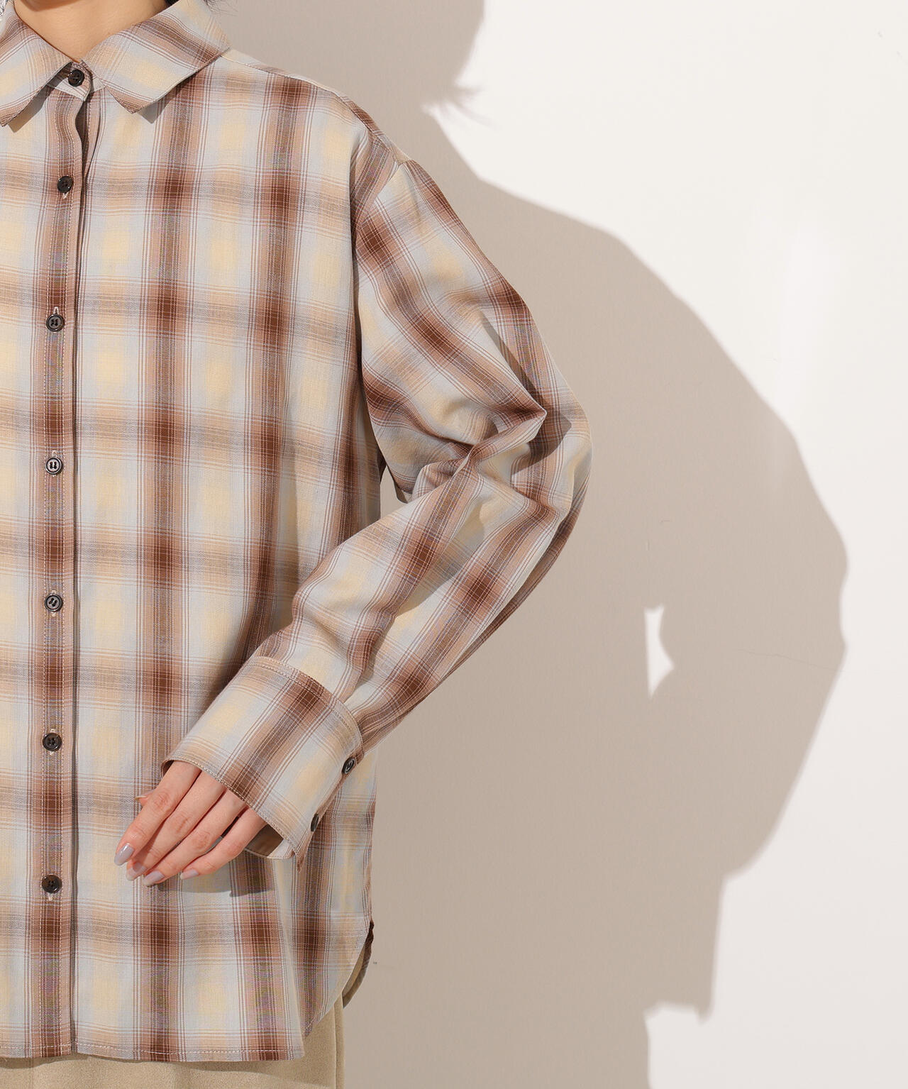 【岸本セシルさん着用】チェックオーバーシャツ