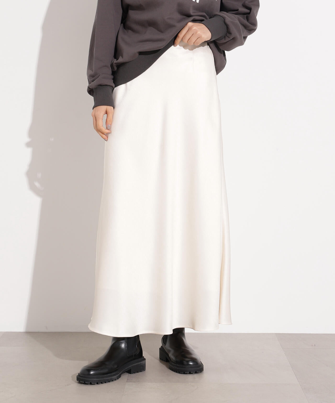 【岸本セシルさん着用】【小室安未さん着用】サテンナロースカート