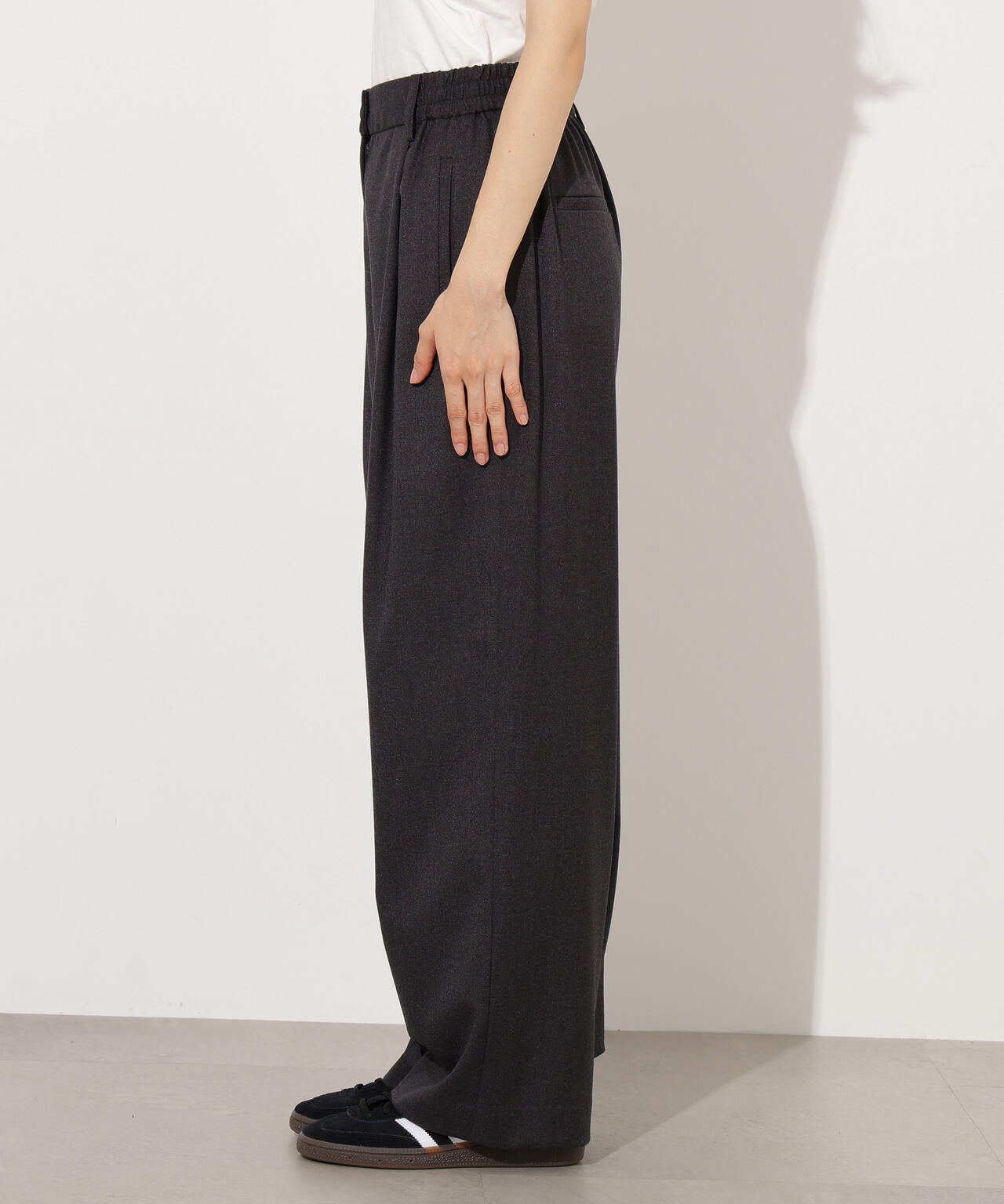 【岸本セシルさん着用】リラックスタックワイドパンツ