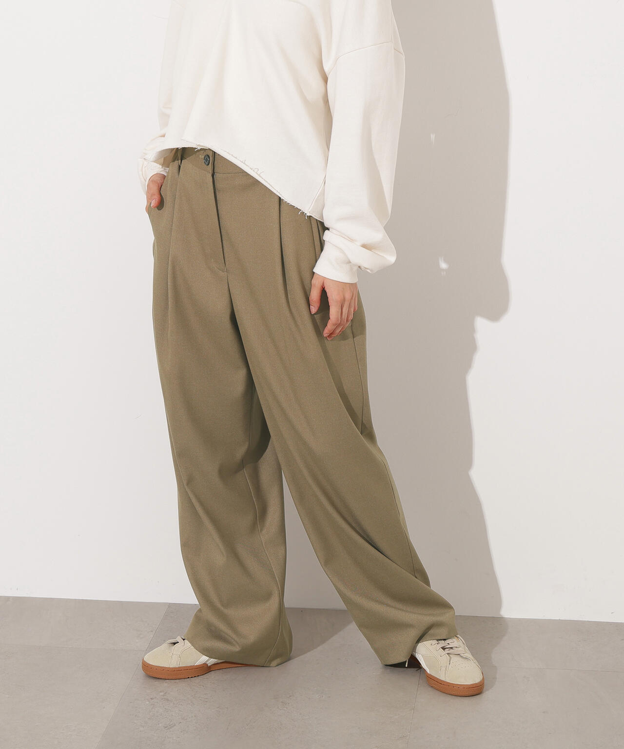 【岸本セシルさん着用】リラックスタックワイドパンツ