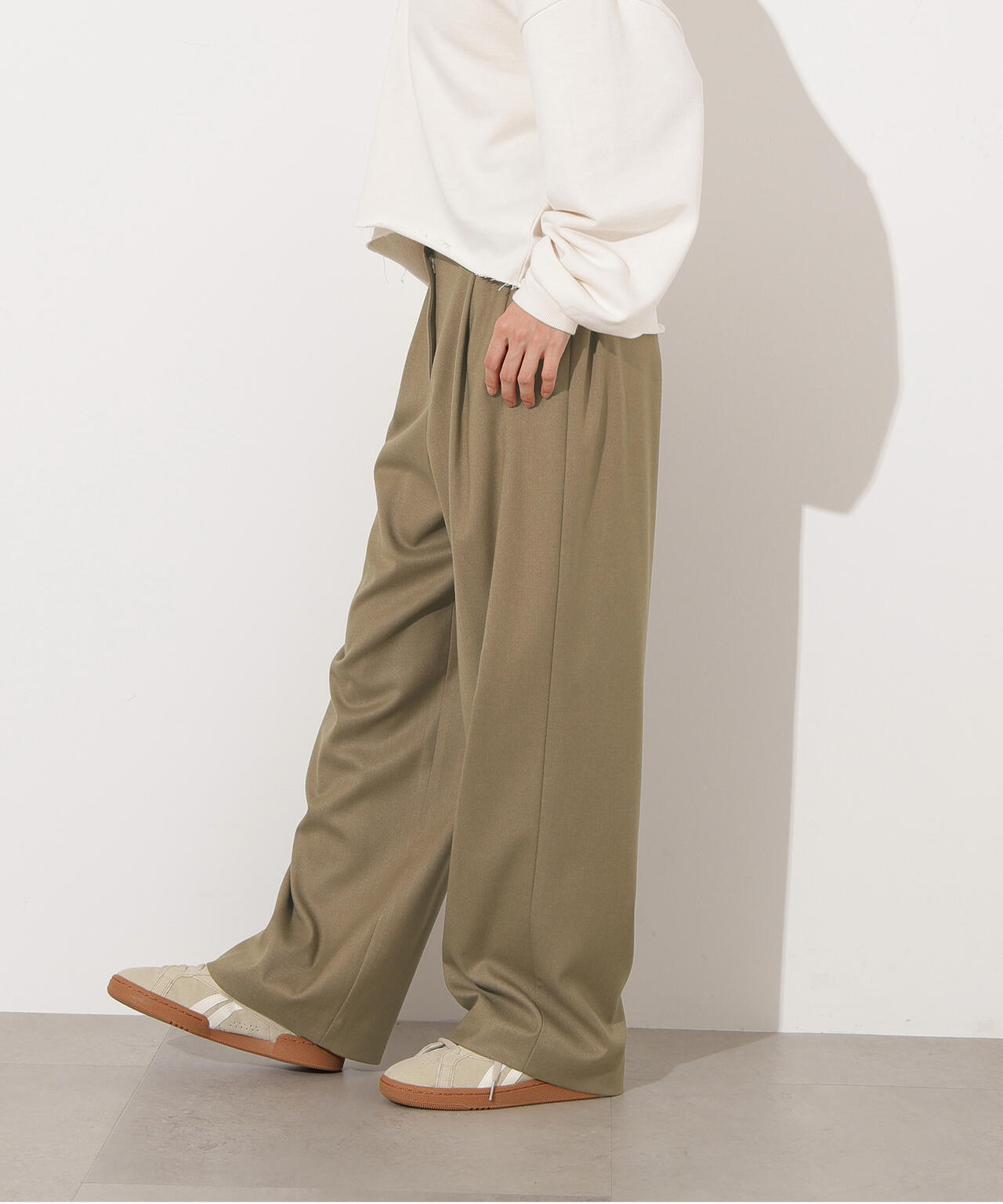 【岸本セシルさん着用】リラックスタックワイドパンツ