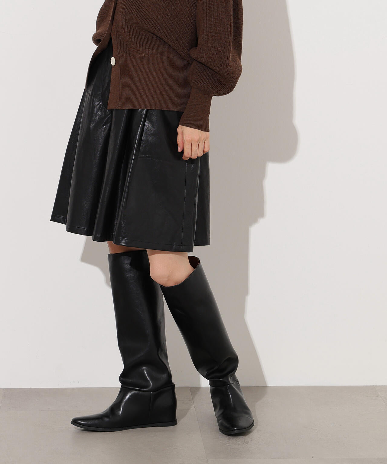 【岸本セシルさん着用】フェイクレザーハーフパンツ