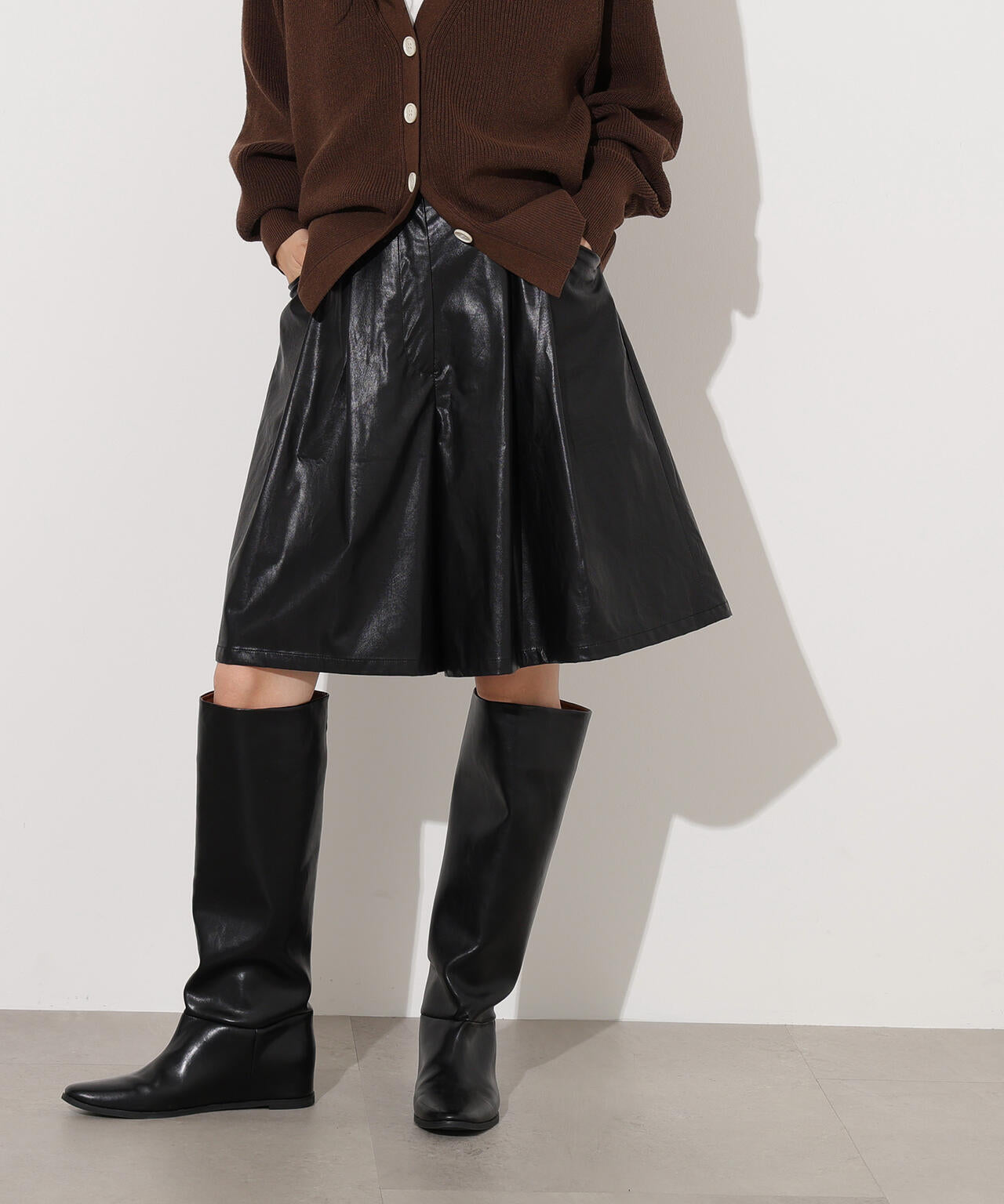 【岸本セシルさん着用】フェイクレザーハーフパンツ