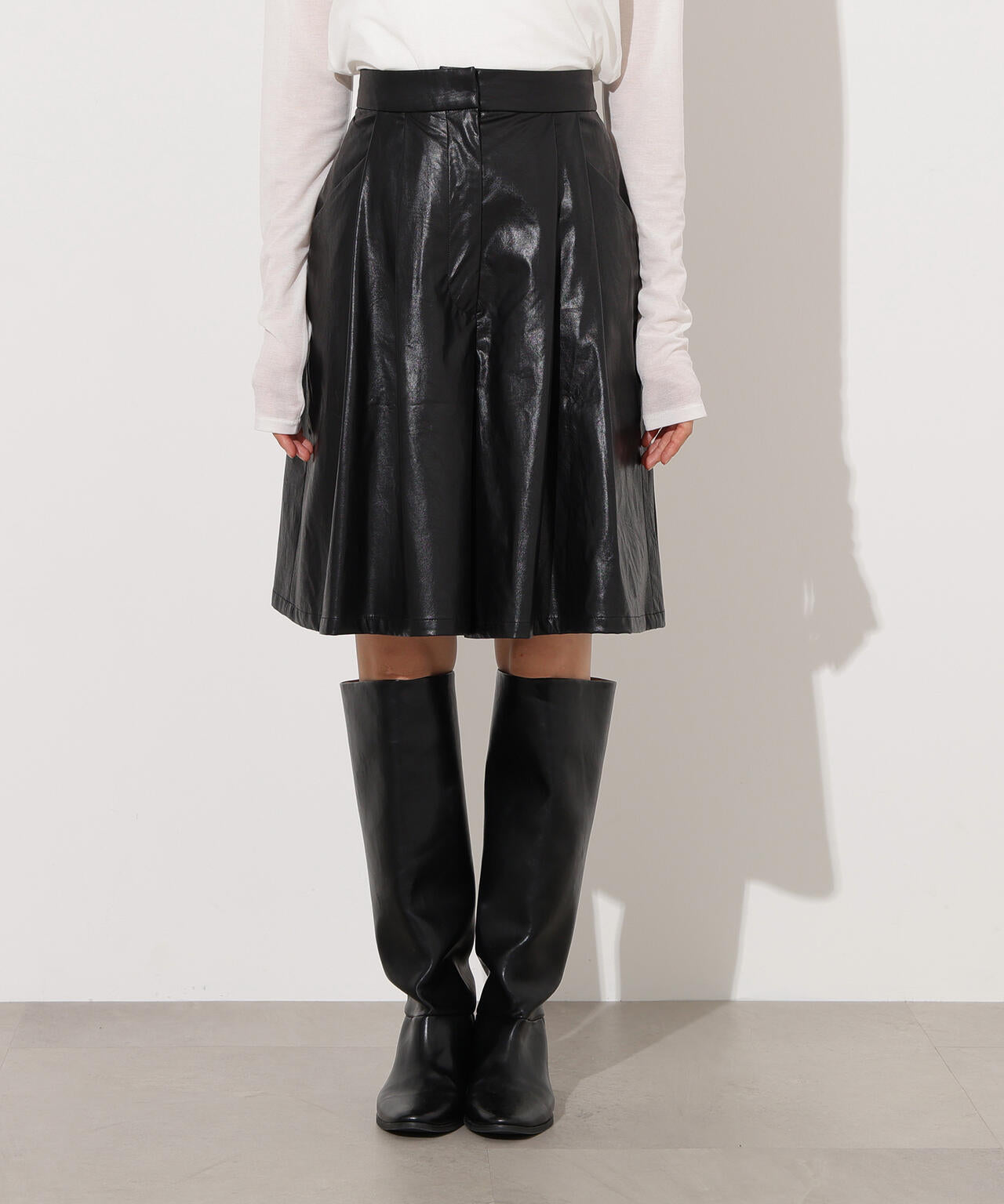【岸本セシルさん着用】フェイクレザーハーフパンツ