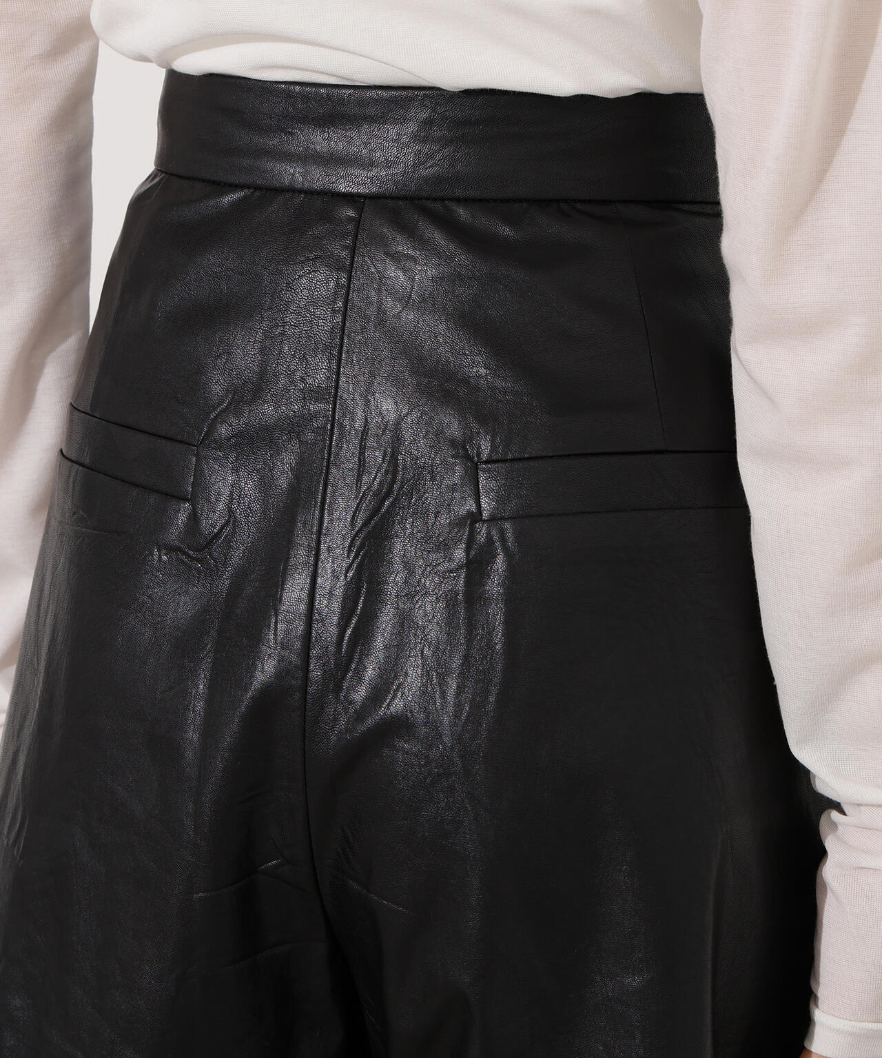 【岸本セシルさん着用】フェイクレザーハーフパンツ