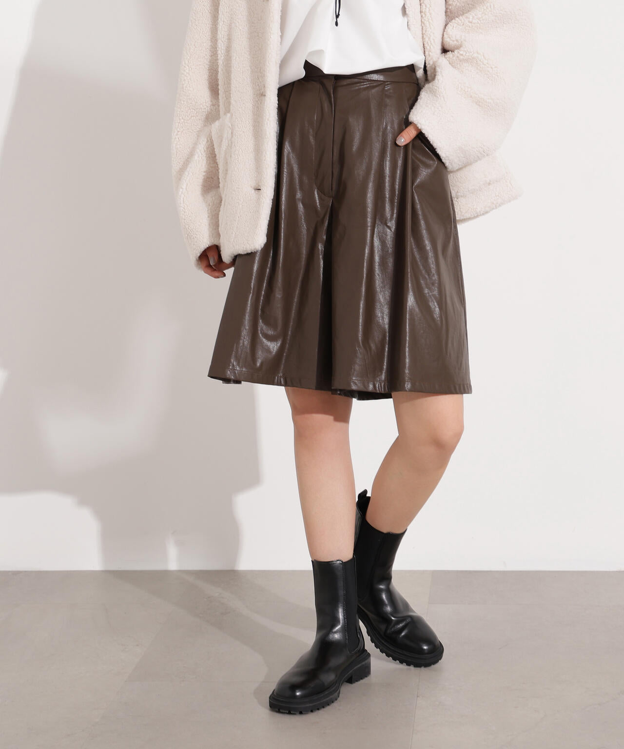 【岸本セシルさん着用】フェイクレザーハーフパンツ