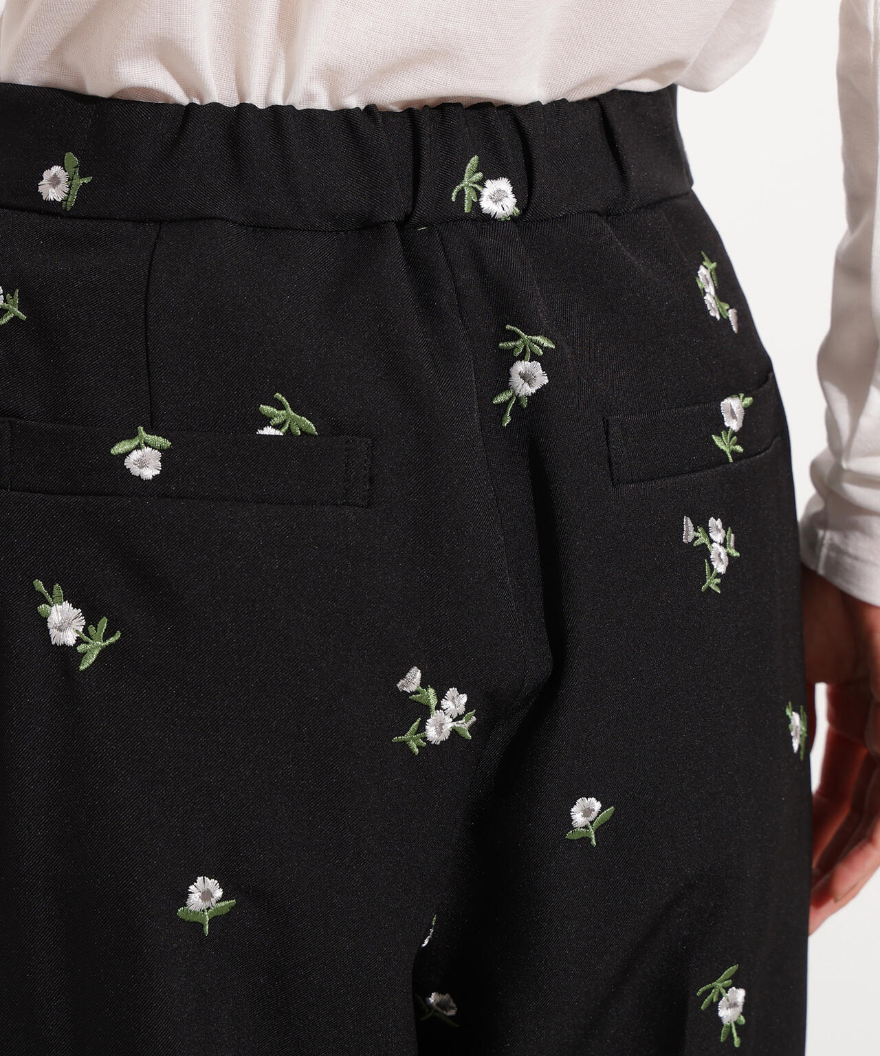 【小室安未さん着用】エンブロイダリーフラワーパンツ