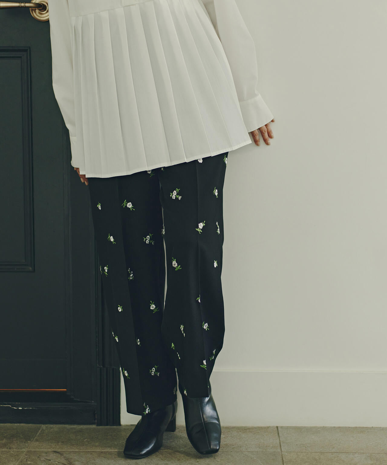 【小室安未さん着用】エンブロイダリーフラワーパンツ