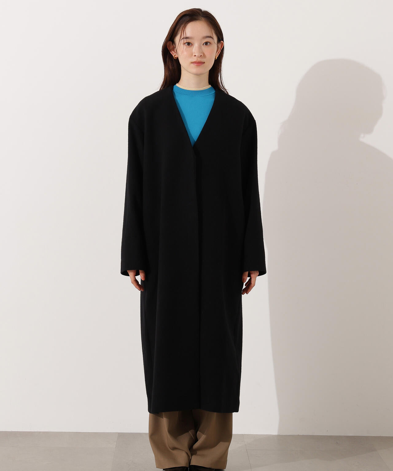 カラーレスロングコート