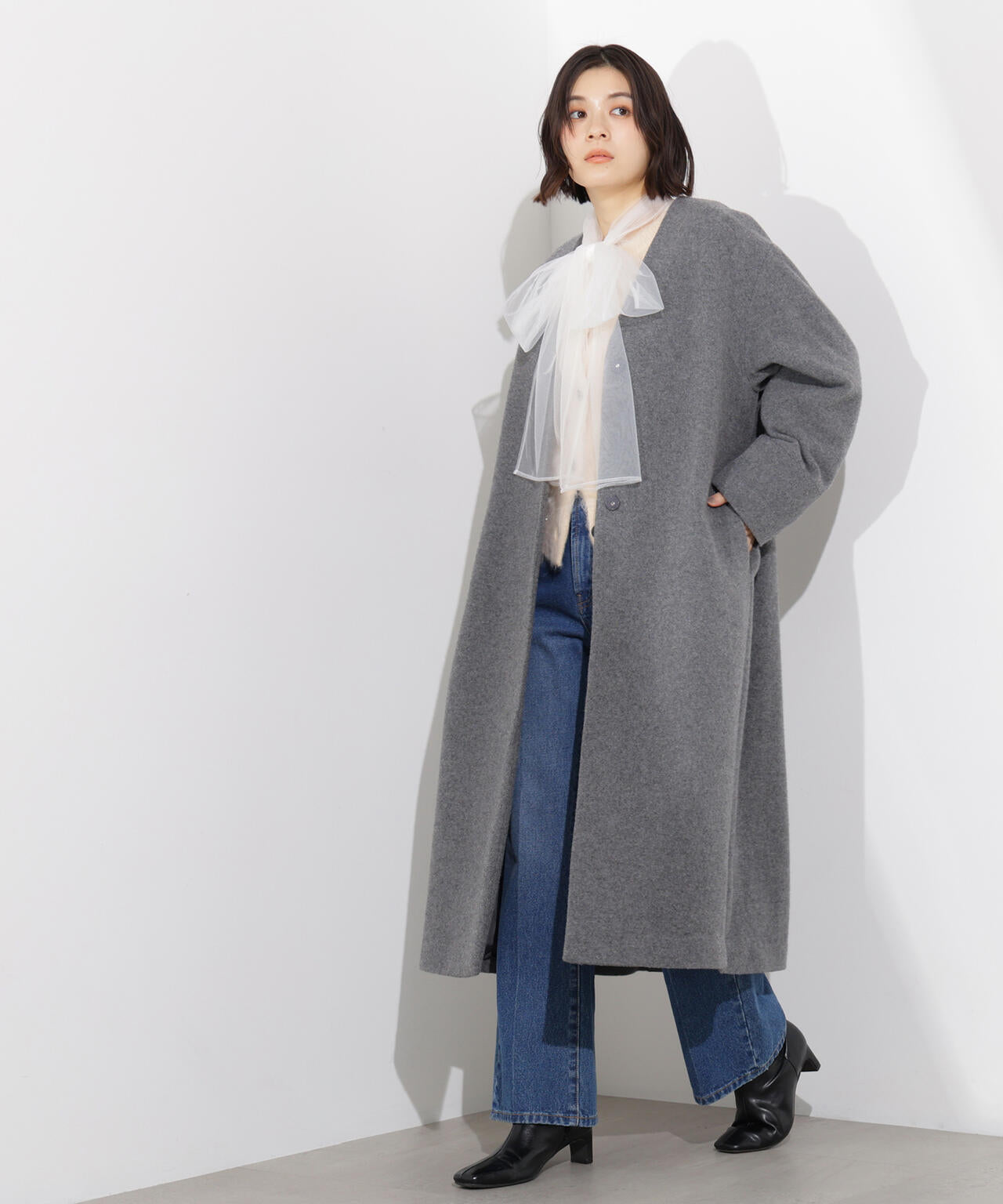 カラーレスロングコート