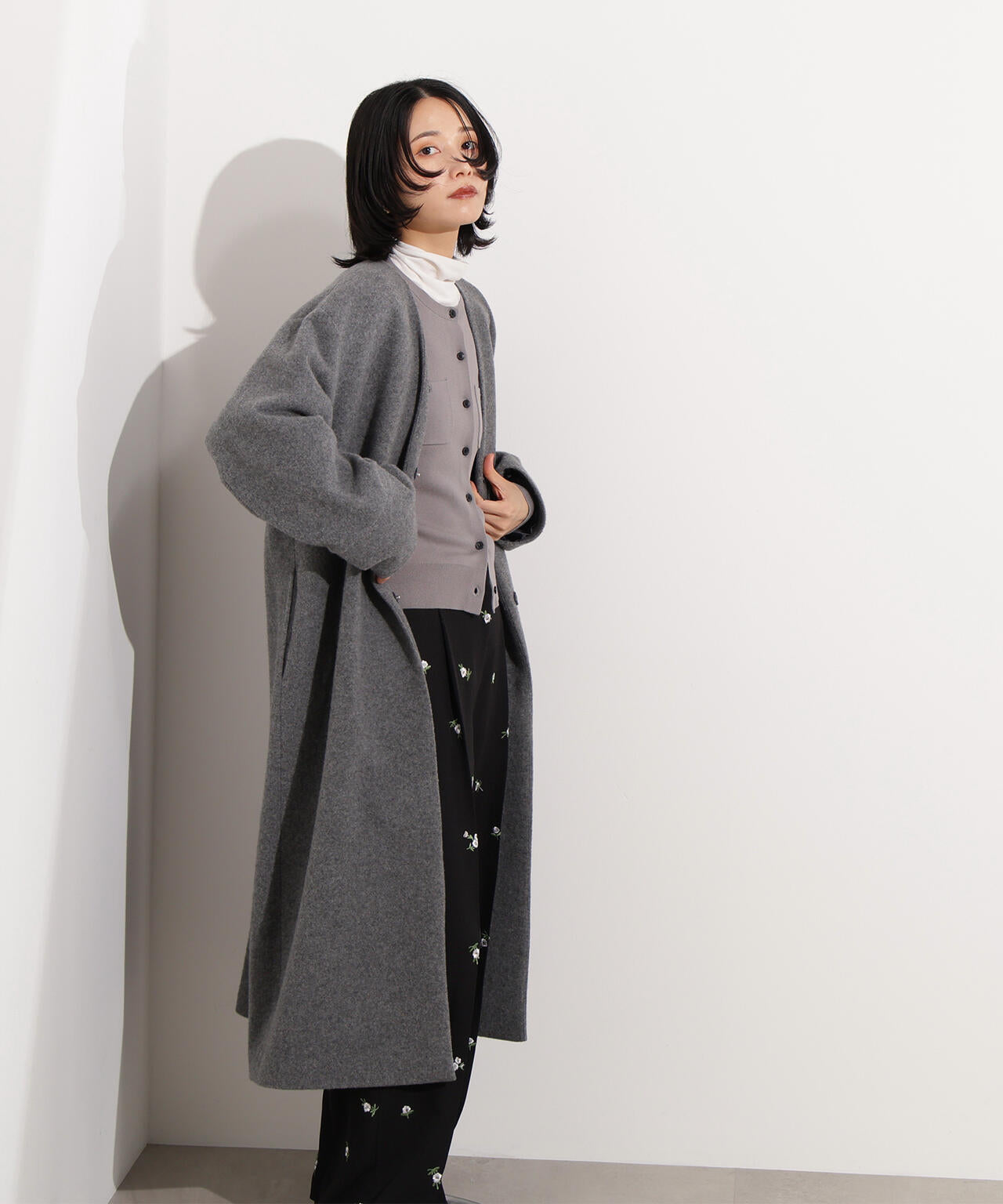 カラーレスロングコート