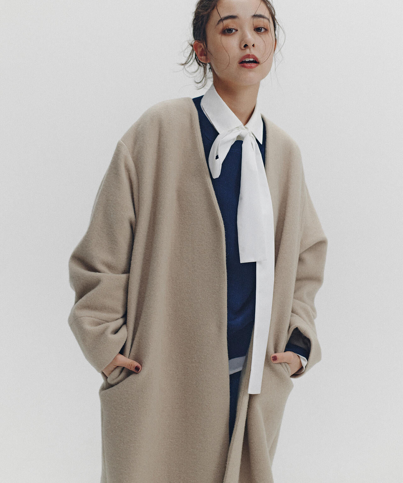 カラーレスロングコート