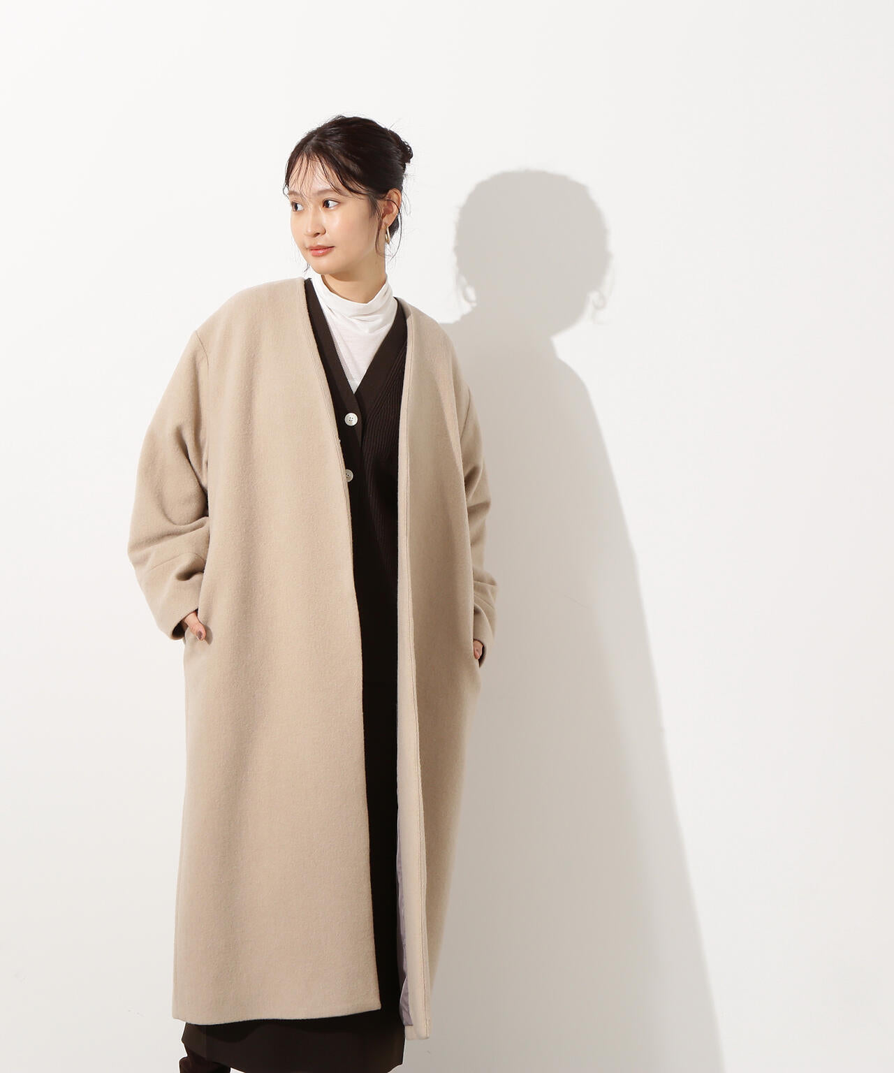 カラーレスロングコート