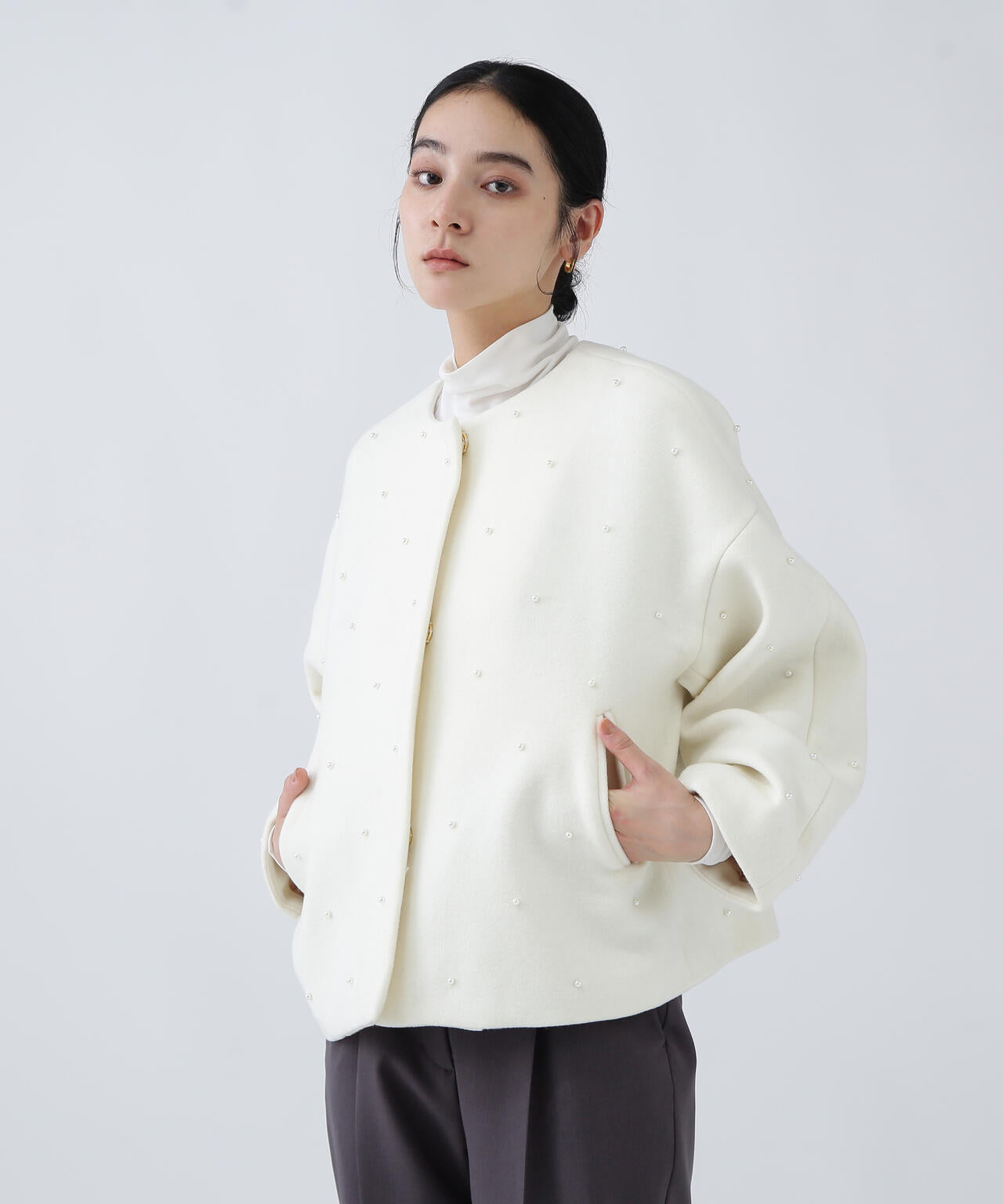 【好きを着て気分が高まる】羽織るジュエリー。パール付きショートコート