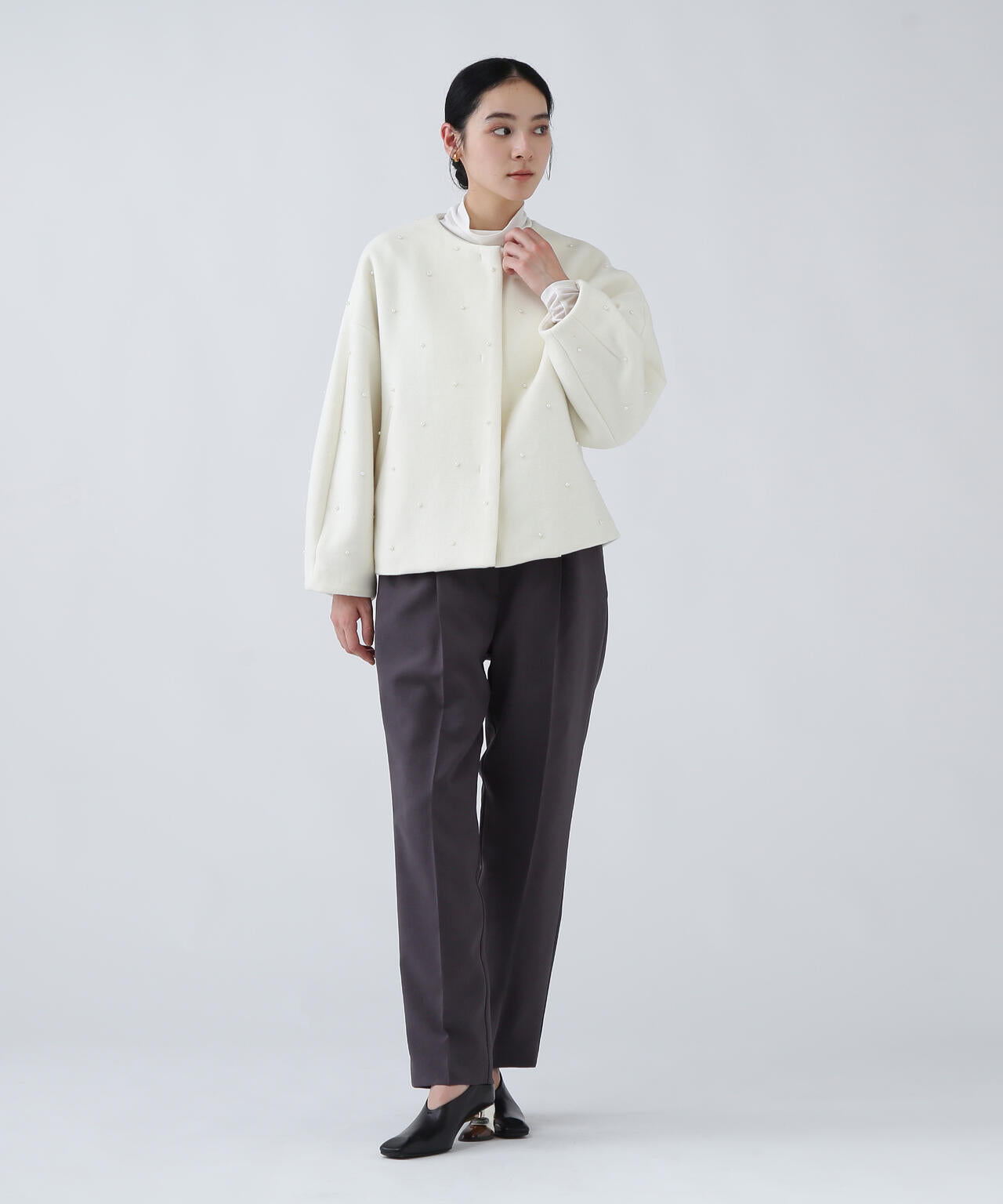 【好きを着て気分が高まる】羽織るジュエリー。パール付きショートコート