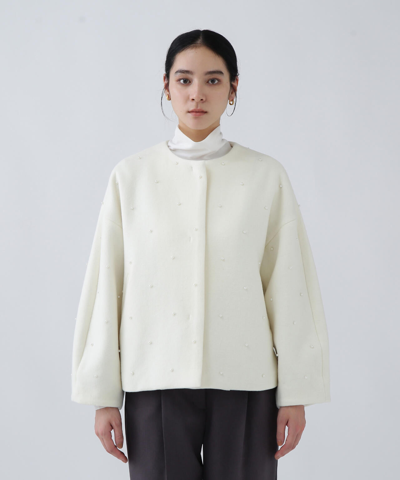 【好きを着て気分が高まる】羽織るジュエリー。パール付きショートコート