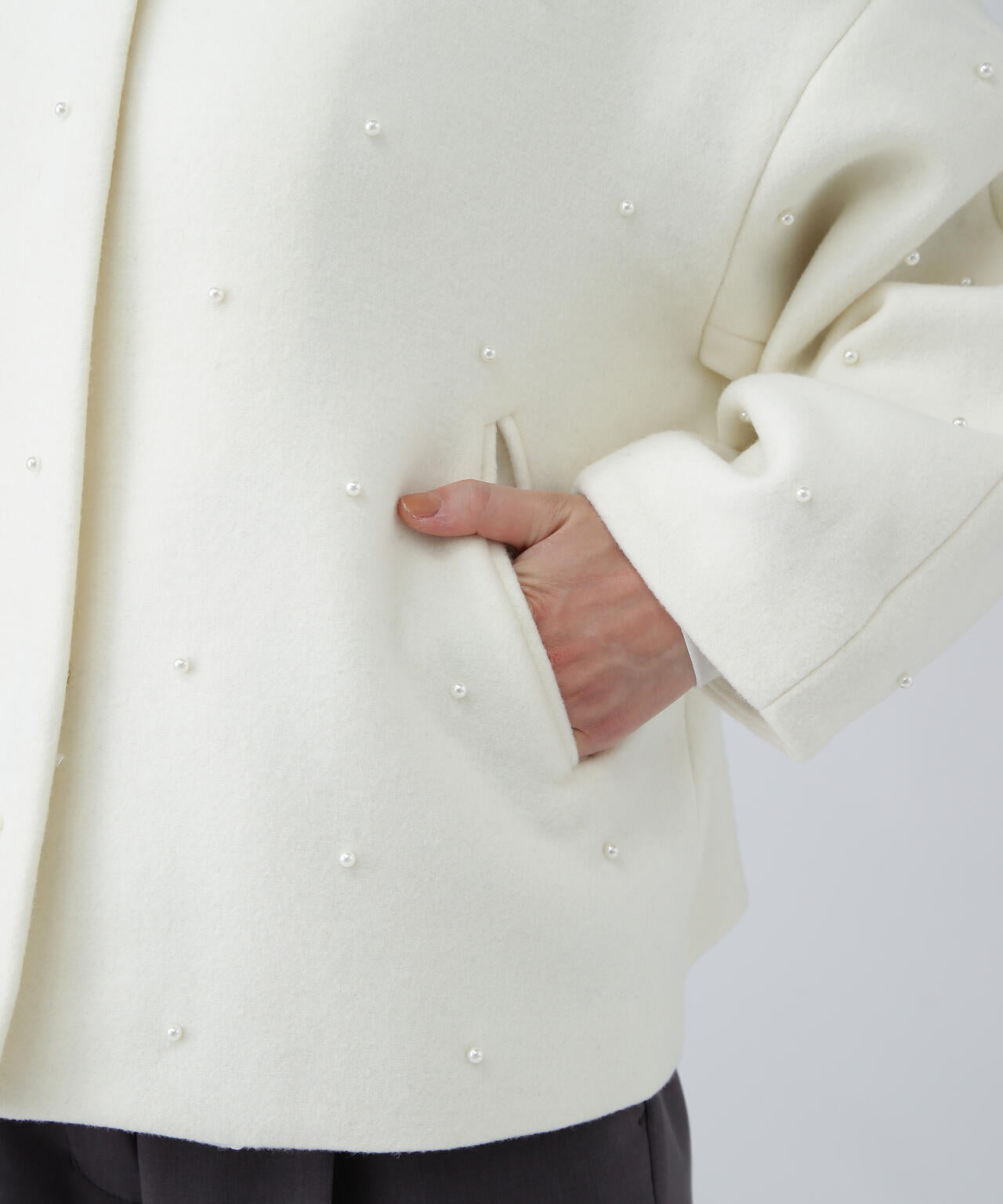 【好きを着て気分が高まる】羽織るジュエリー。パール付きショートコート