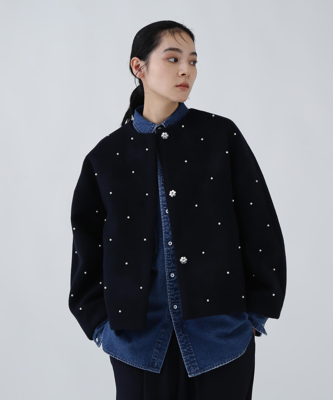 【好きを着て気分が高まる】羽織るジュエリー。パール付きショートコート