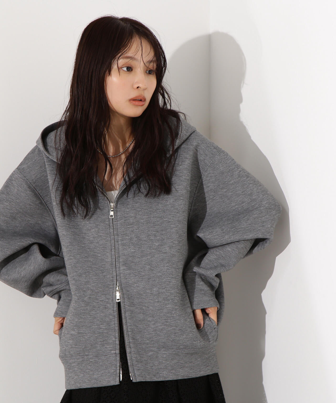 ダンボールフォルムパーカー