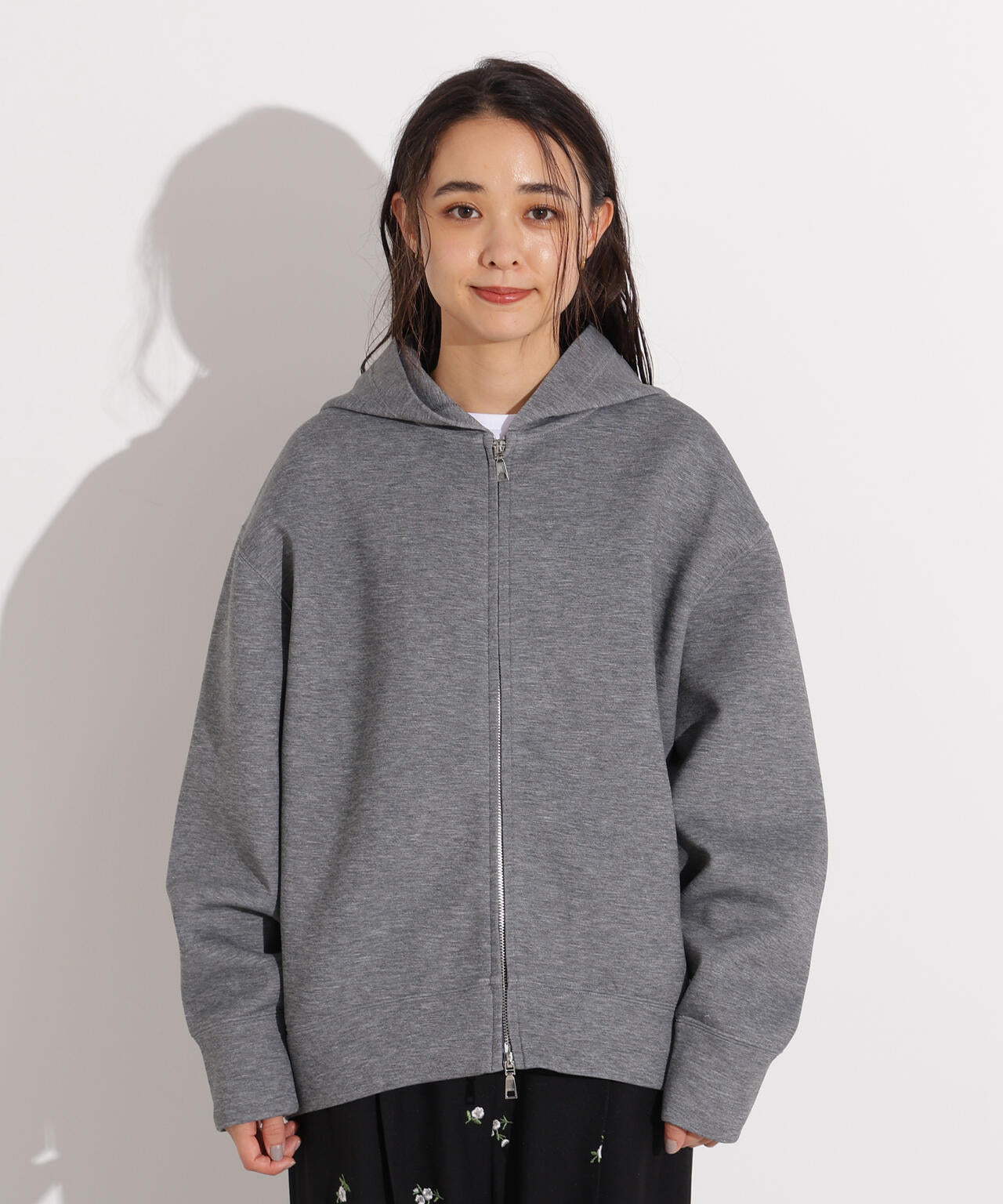 ダンボールフォルムパーカー