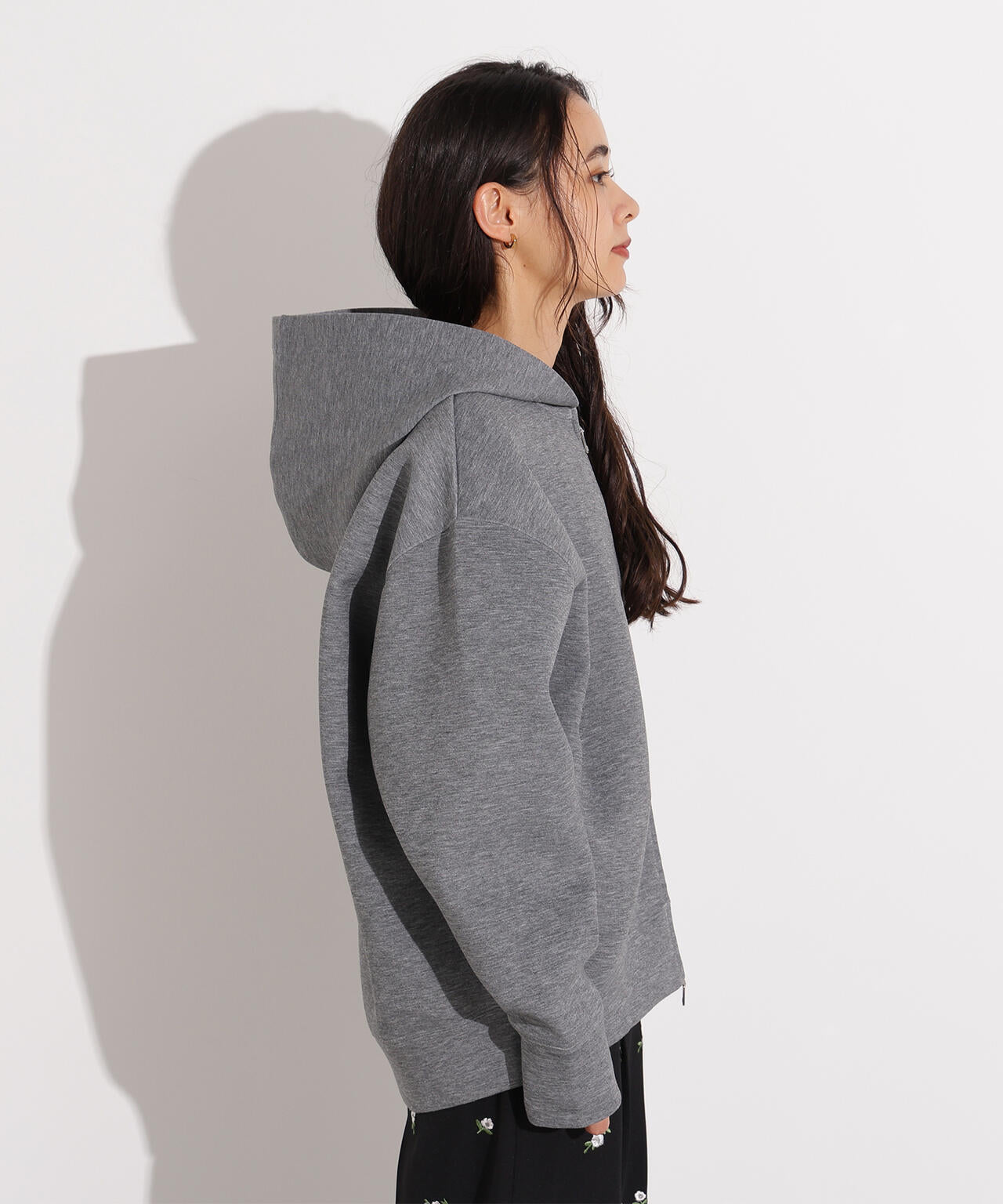 ダンボールフォルムパーカー