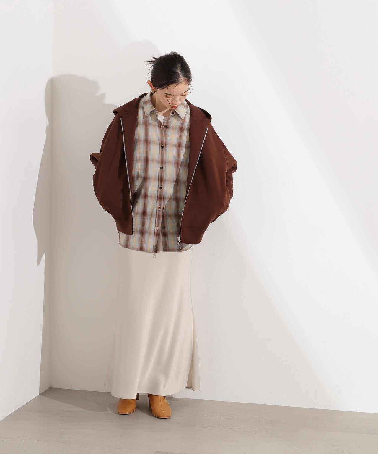 ダンボールフォルムパーカー