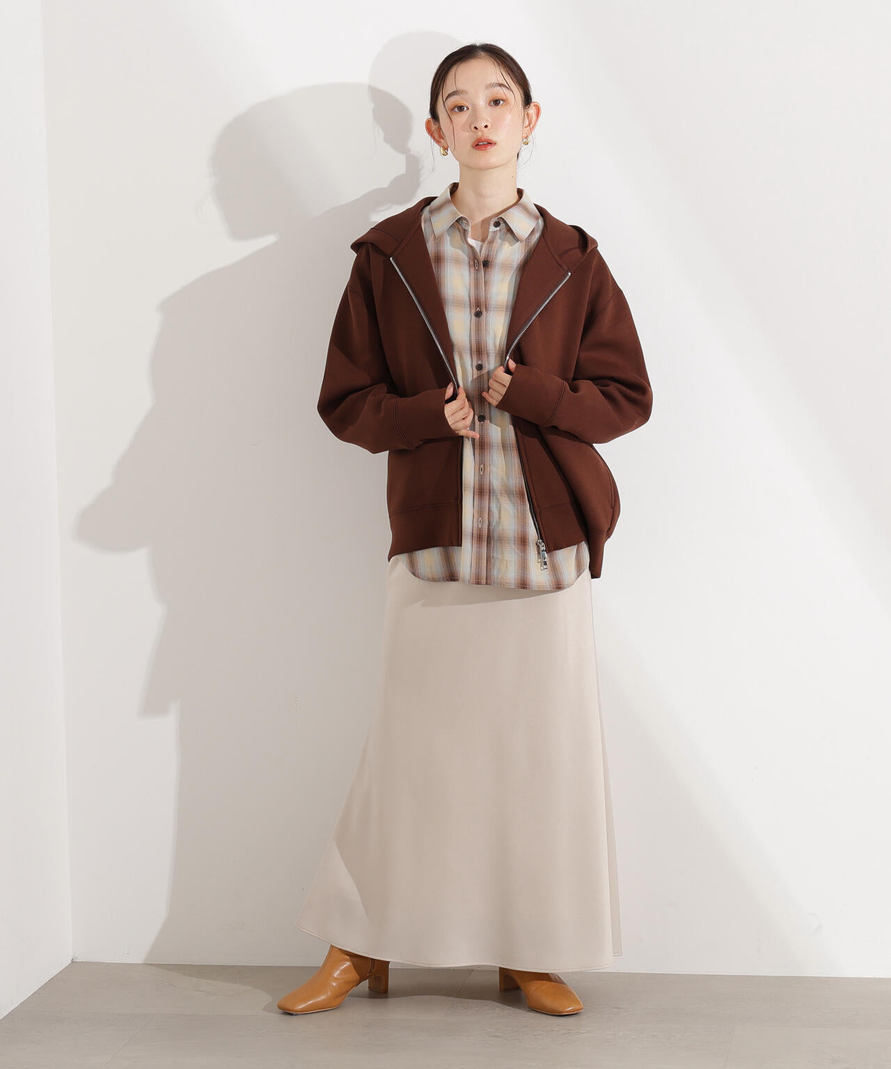 ダンボールフォルムパーカー