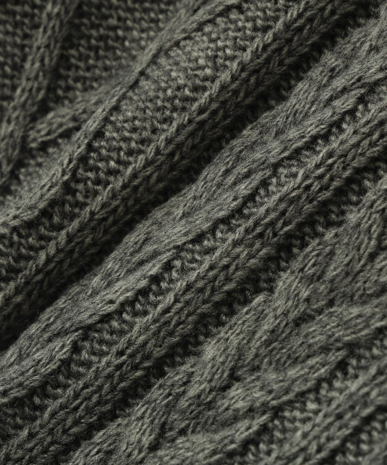 ハーフジップケーブルニット