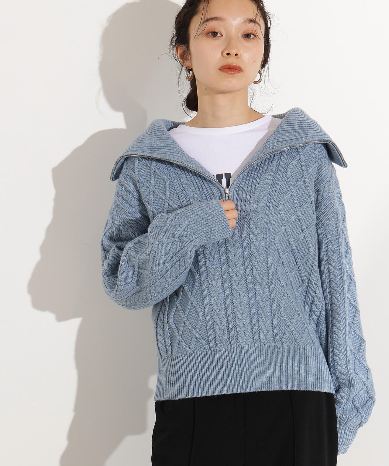 ハーフジップケーブルニット