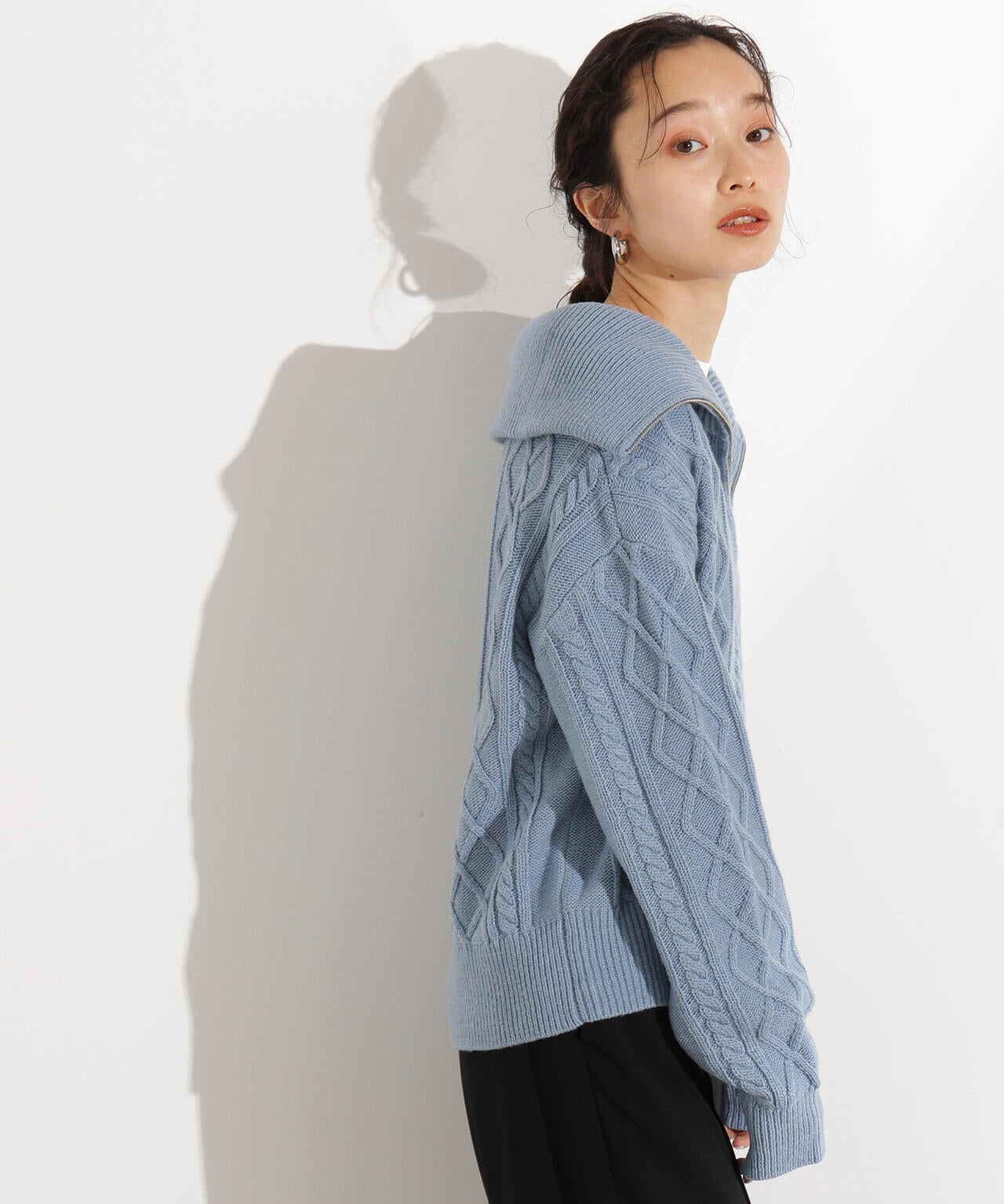 ハーフジップケーブルニット
